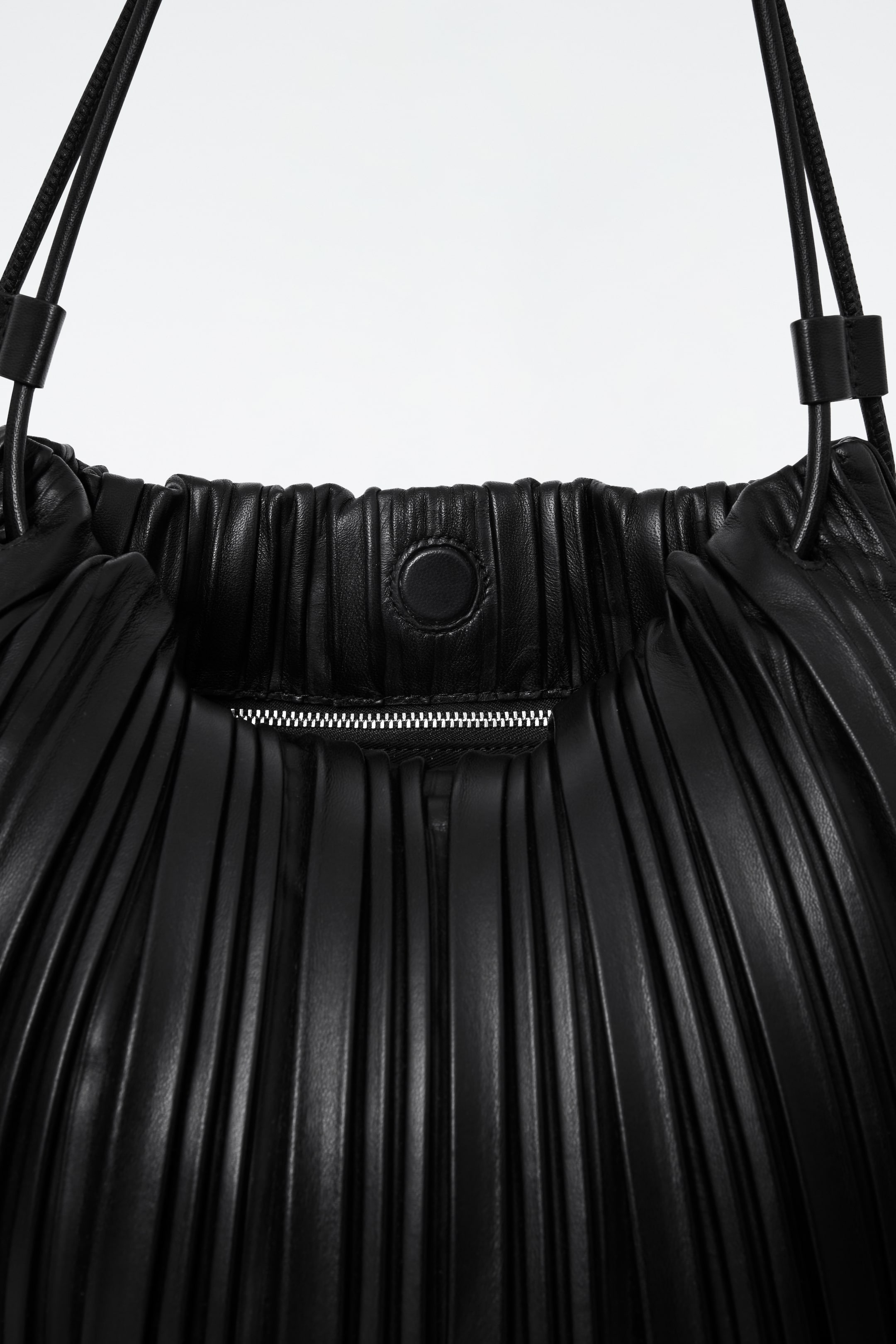 View larger image: SCALLOP TOTE - LEATHER - BLACK - Ladies | H&M GB 2