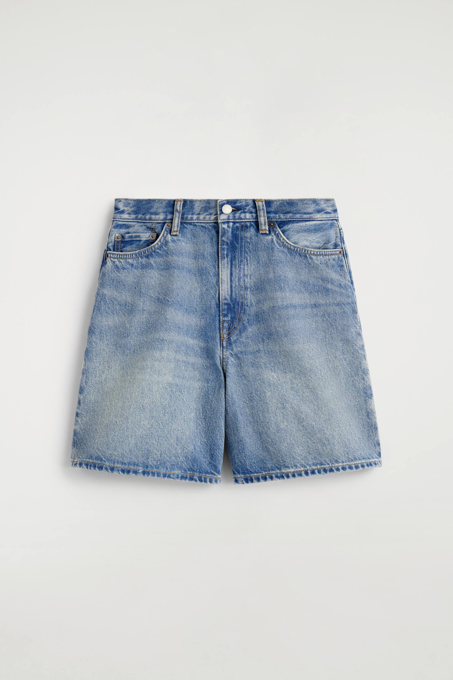 מכנסיים קצרים מדנים עם מותן גבוהה - 2