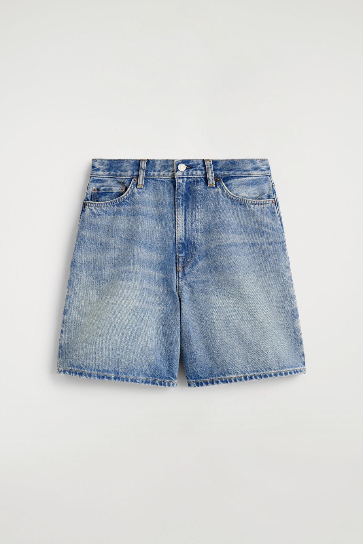 HIGH-RISE DENIM SHORTS — BLUE