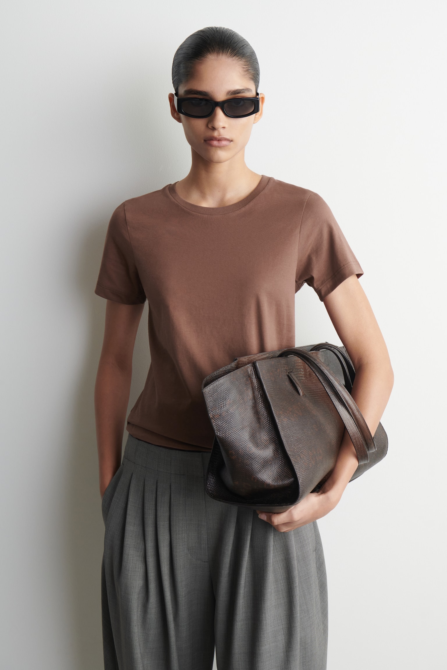 BAUMWOLL-T-SHIRT MIT RUNDHALSAUSSCHNITT-BRAUN - 1