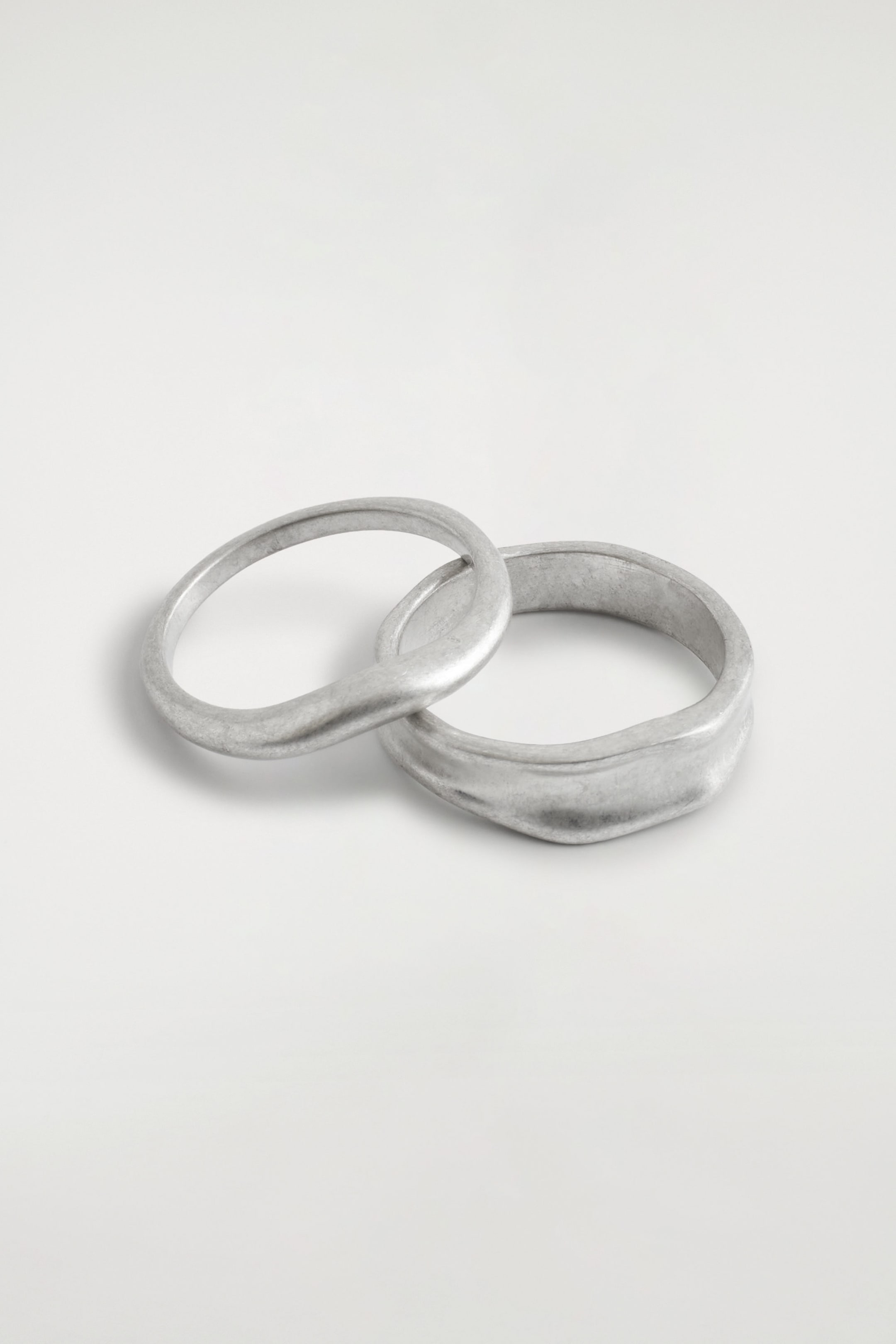 2-PACK HAMMERED RINGS