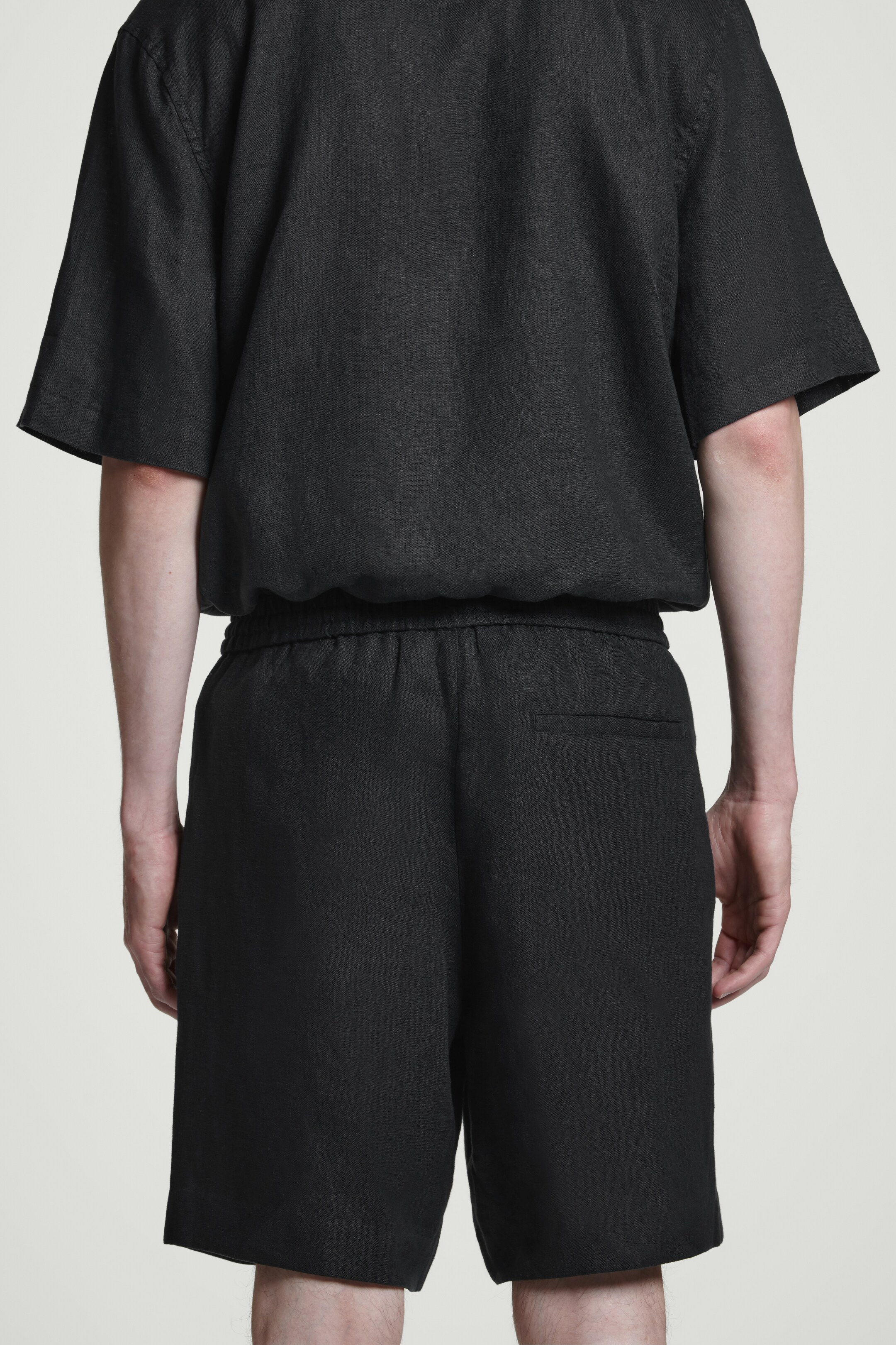 Agrandir l'image: SHORT TAILLE ÉLASTIQUÉE EN LIN - NOIR - HOMME | H&M BE 3
