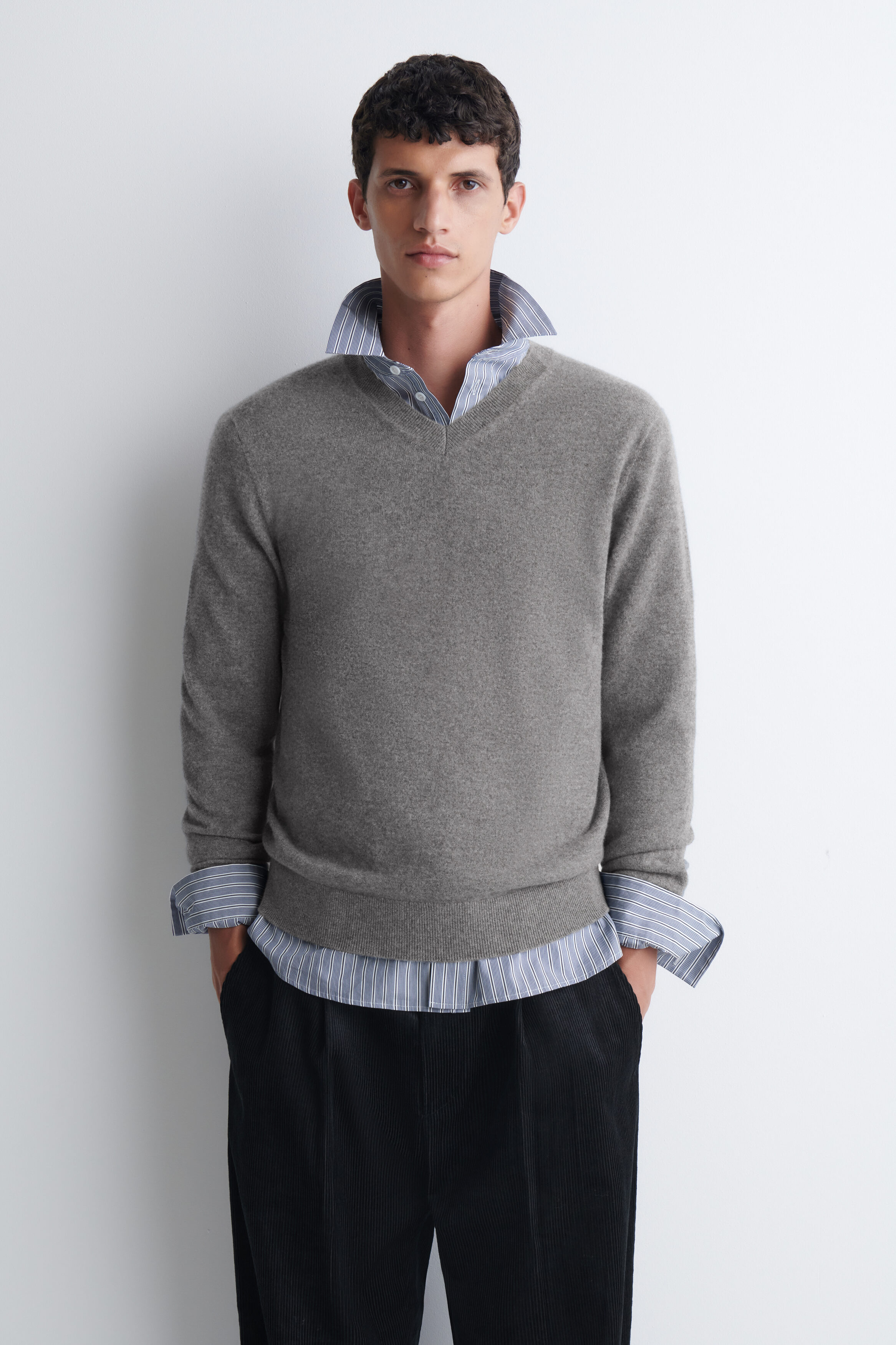 CASHMERE V-NECK SWEATER
