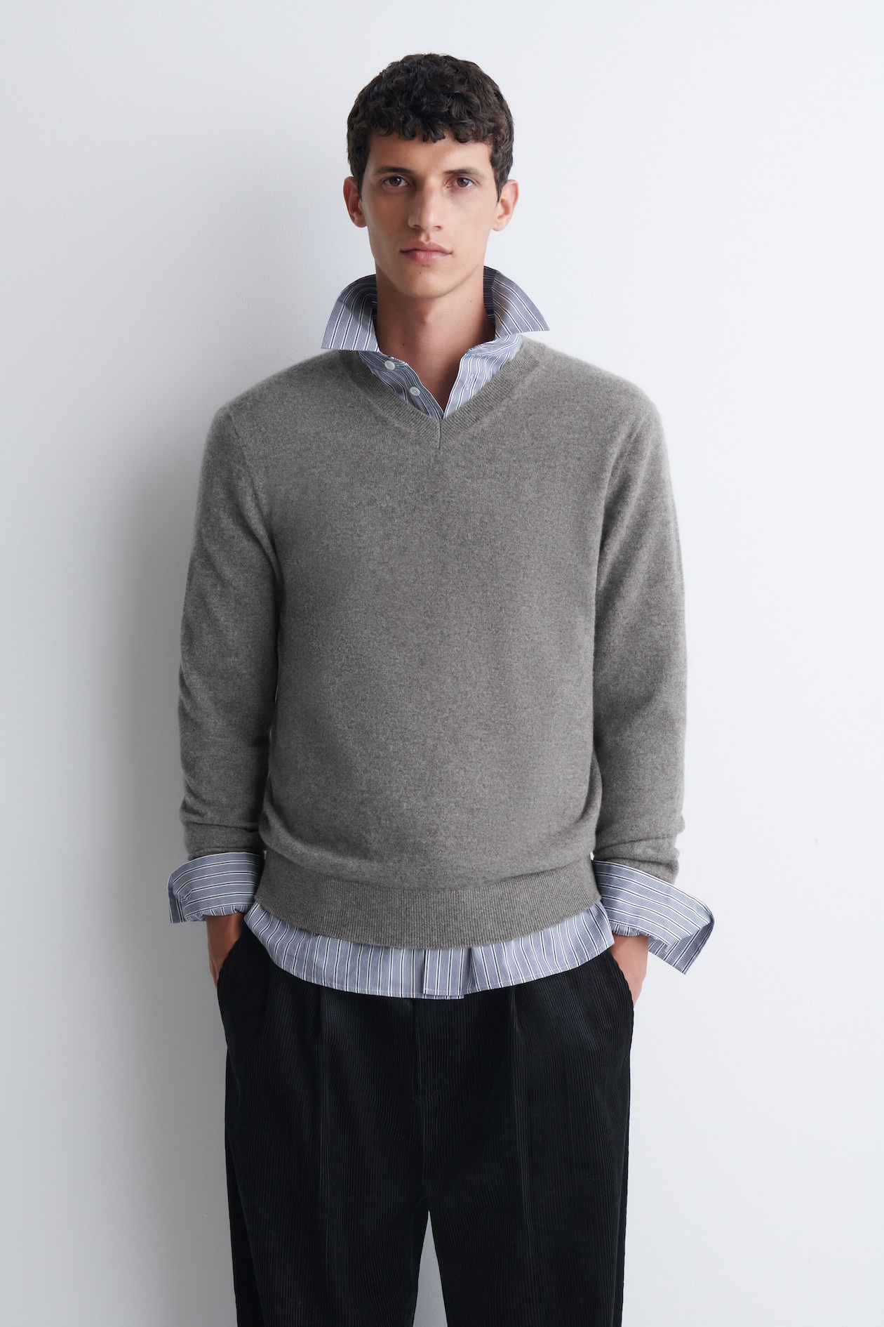 PURE CASHMERE V-NECK SWEATER — GRAY MÉLANGE