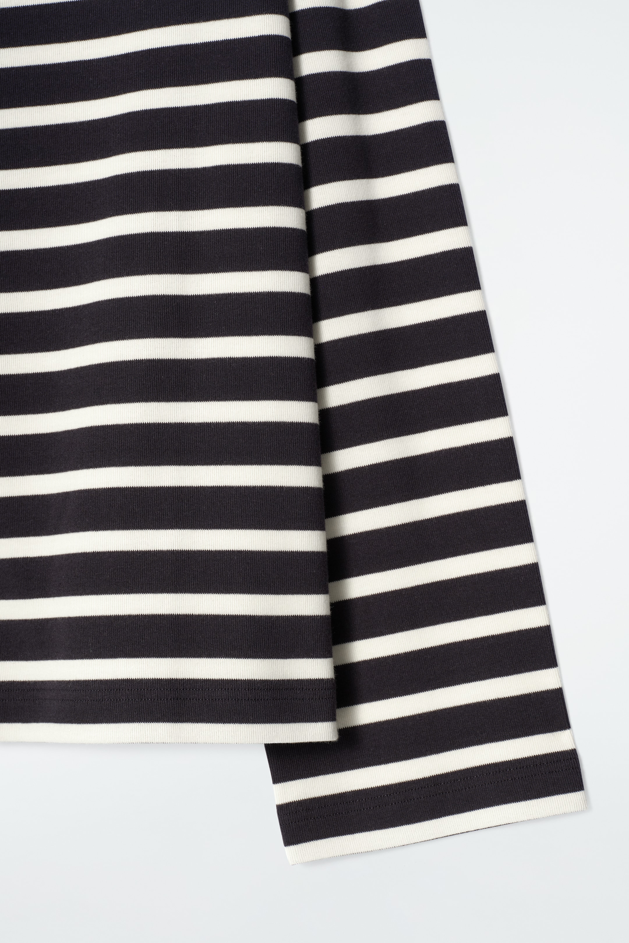 Grotere afbeelding bekijken: GESTREEPTE BOOTHALS TOP - MARINE / GESTREEPT - DAMES | H&M NL 7
