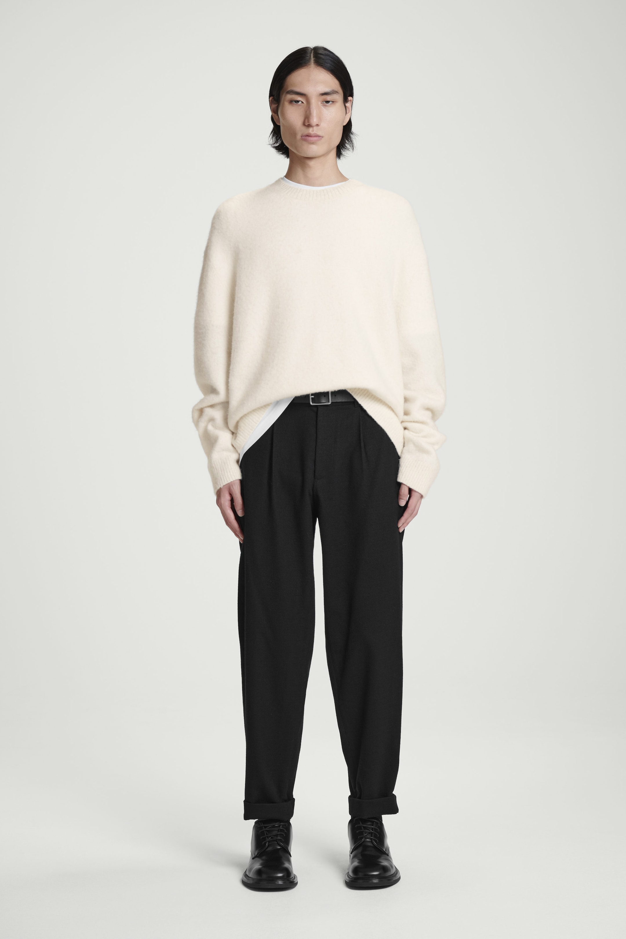 PANTALÓN DE LANA CON PLIEGUES