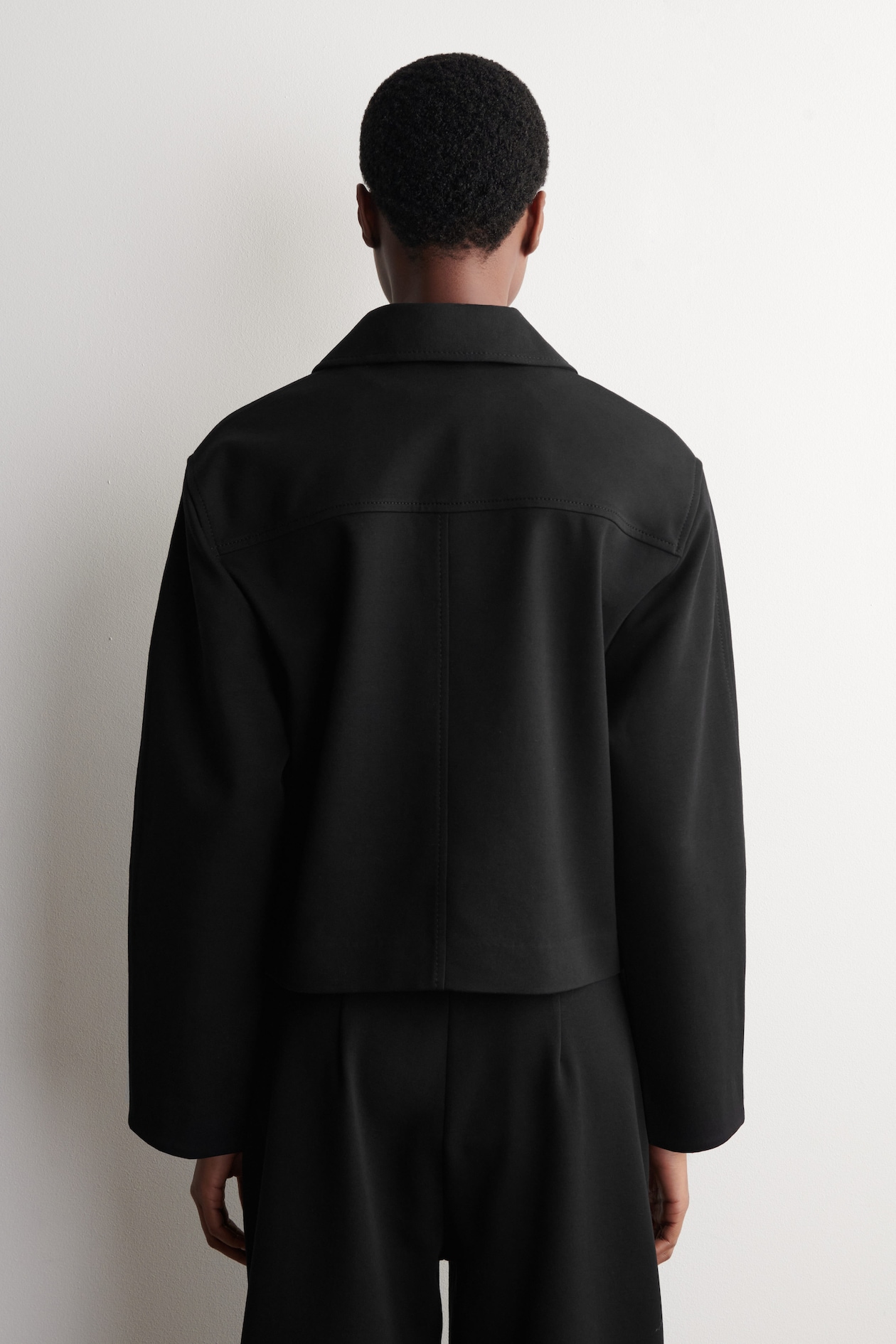 ROUNDED JERSEY JACKET — BLACK