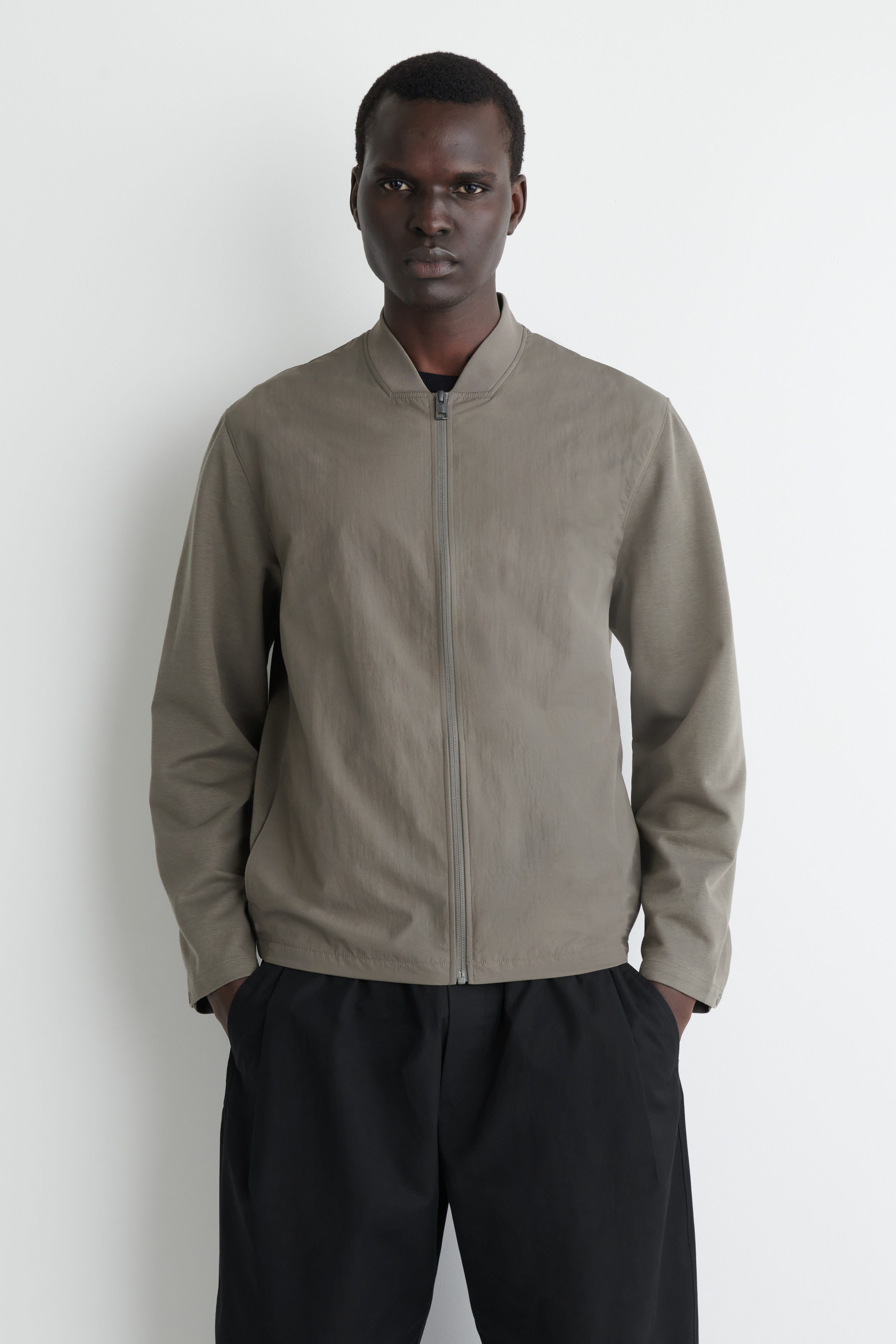 美品✨️CLANE PADDED CRUMPLY SHIRT JACKET JERSEY-PANELLED BOMBER JACKET - GREY-BROWN | COS