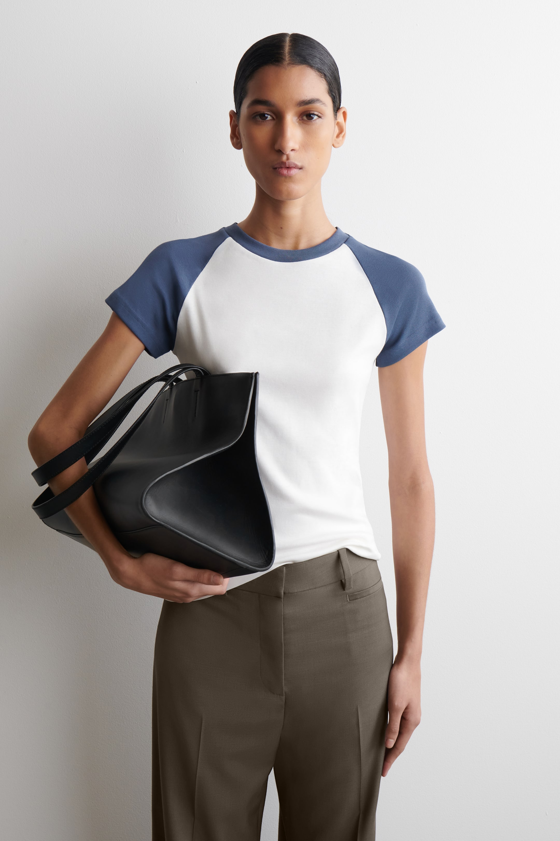 Ver imagen más grande: CAMISETA AJUSTADA DE ALGODÓN - BLANCO / AZUL - MUJER | H&M ES 1