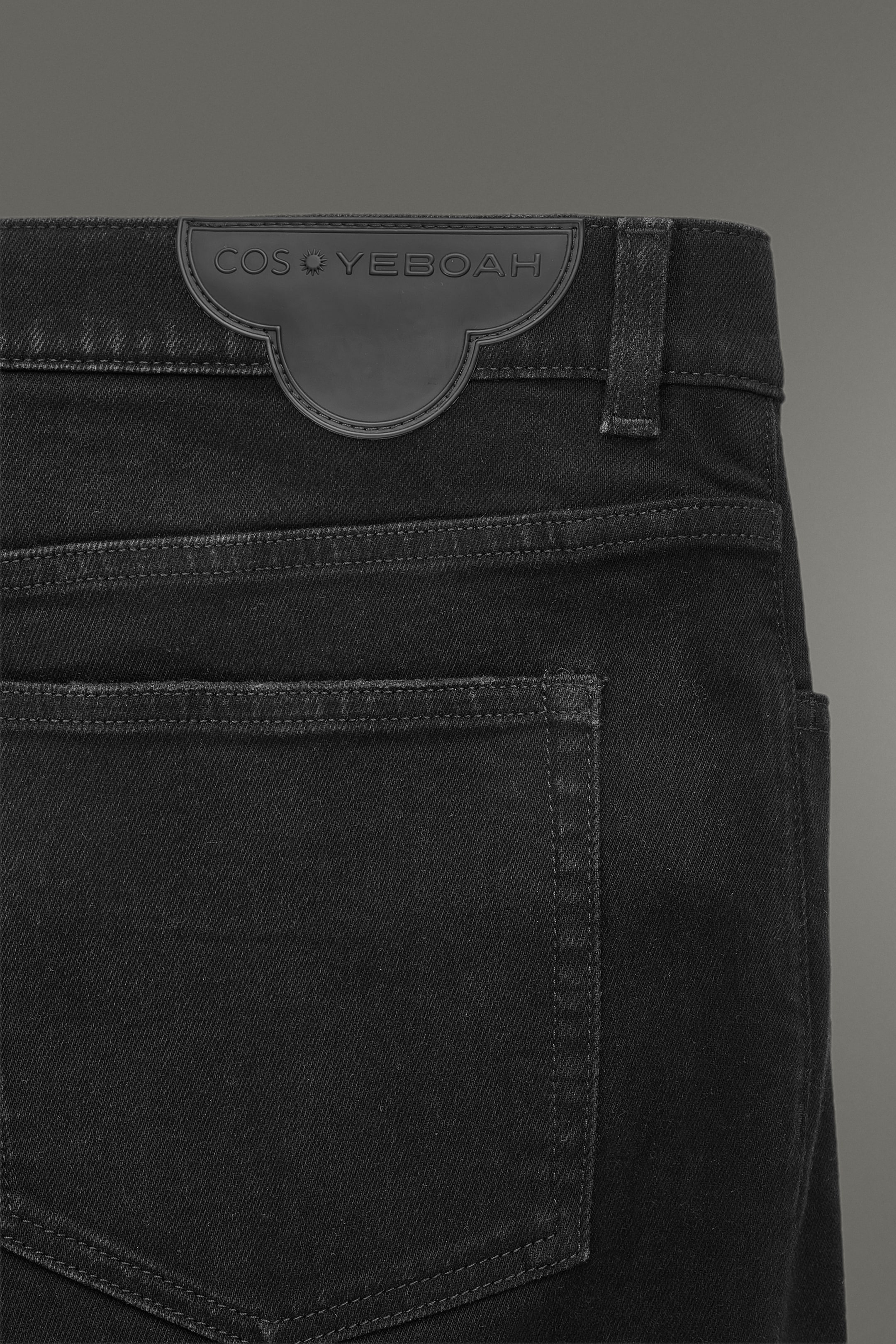 Grösseres Bild ansehen: DISTRESSED-JEANS - SCHWARZ - HERREN | H&M CH 2