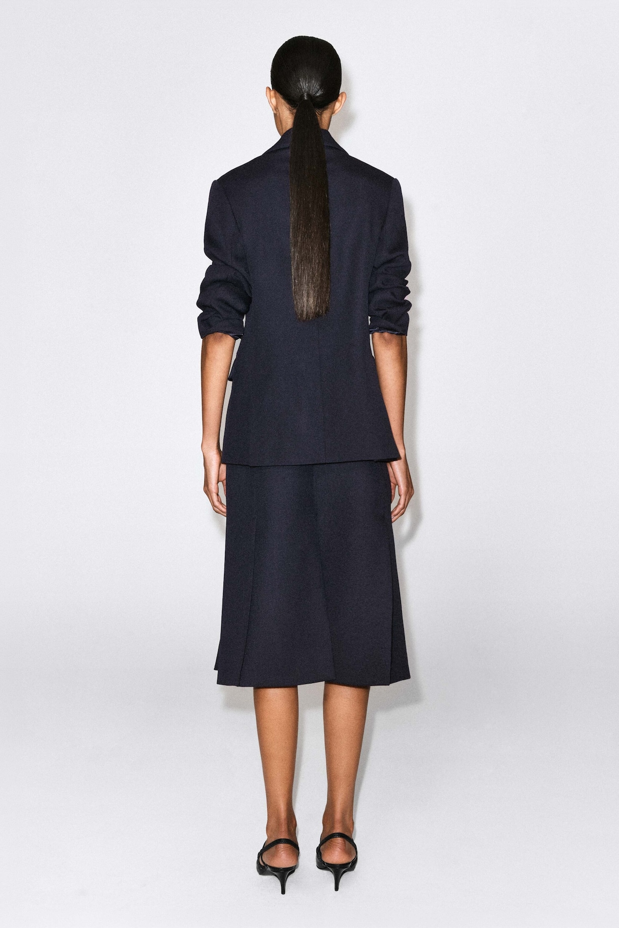 TAILORED SPLIT-HEM WOOL MIDI SKIRT — MIDNIGHT