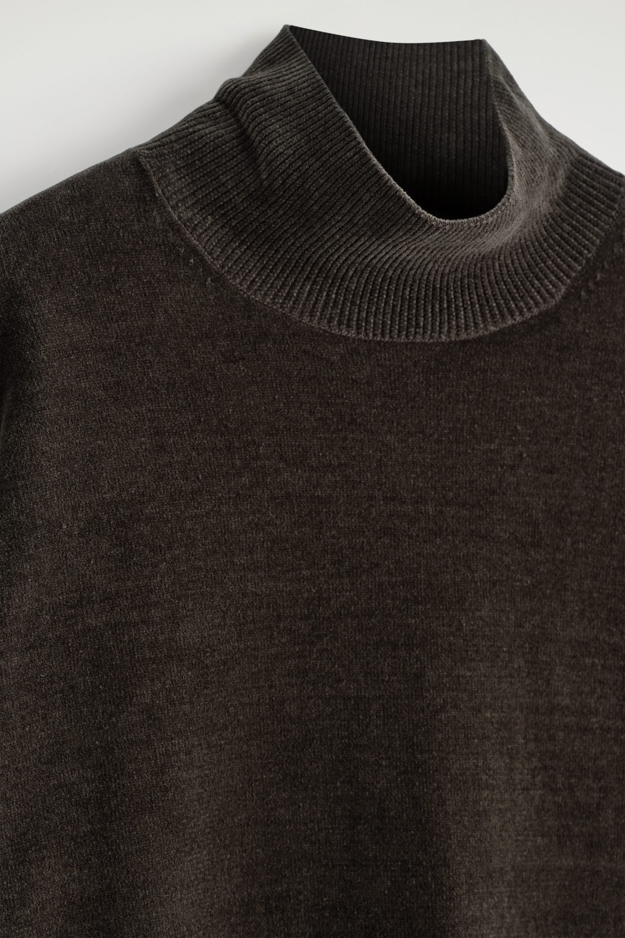 CHENILLE MOCK-NECK SWEATER — BROWN
