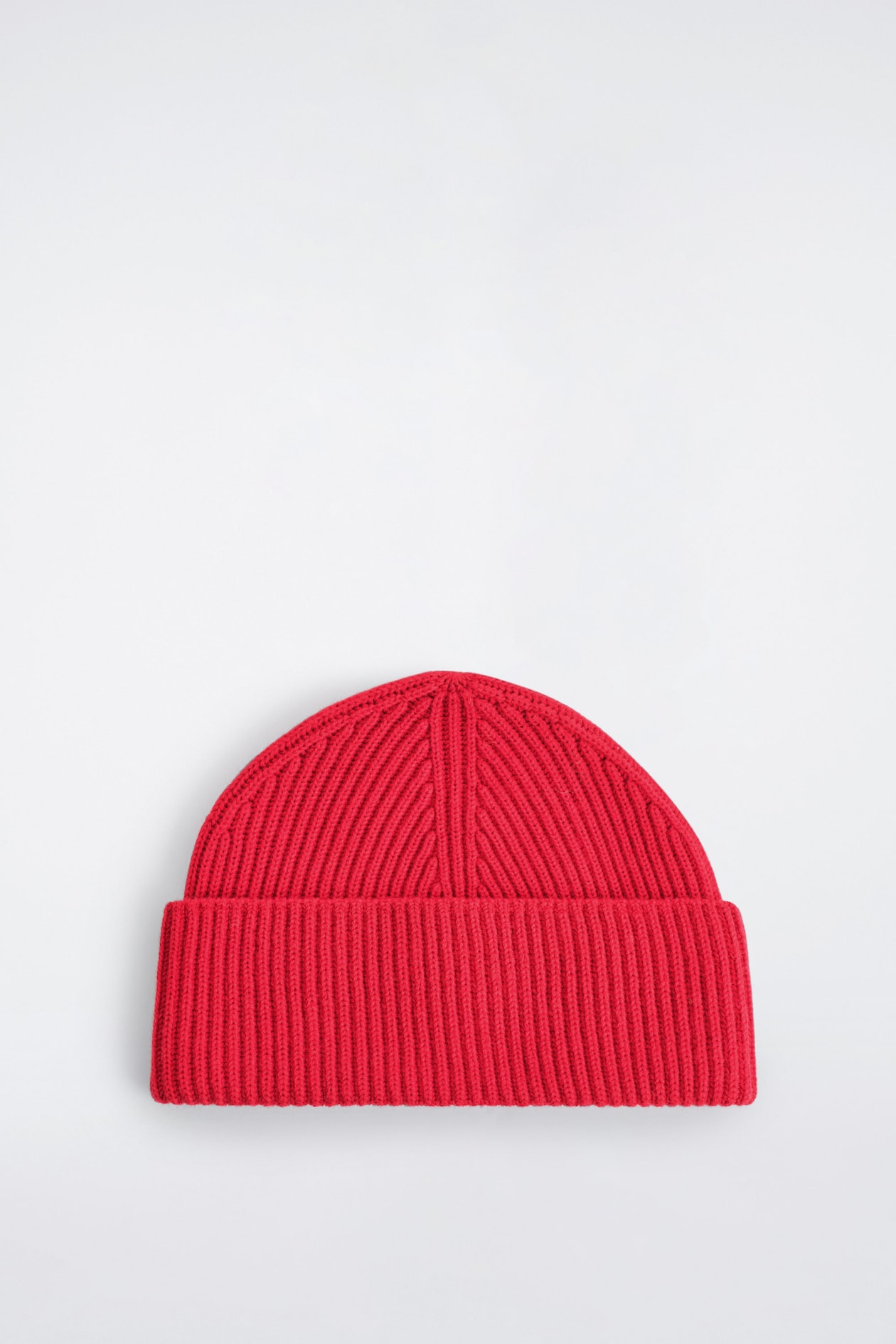 RIBBED WOOL BEANIE — RED