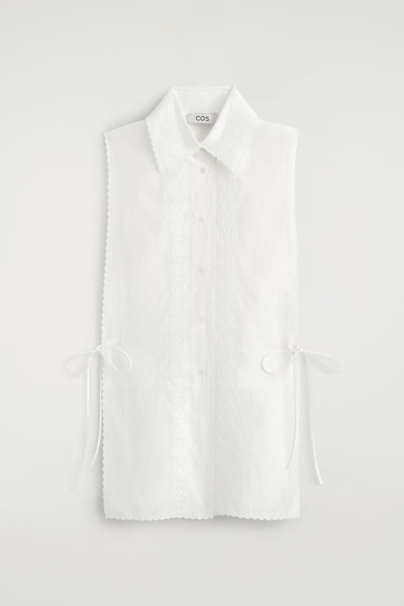 Embroidered Scalloped Bib