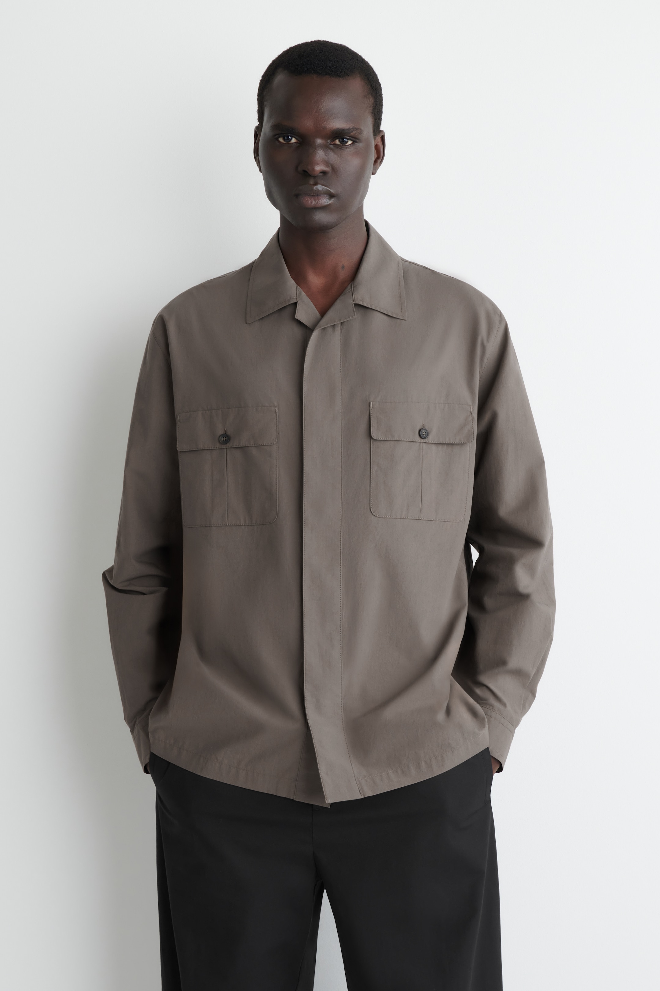 Nagyobb kép megtekintése: LAZA PAMUT OVERSHIRT - Sötét molnárkék - FÉRFI | H&M HU 1