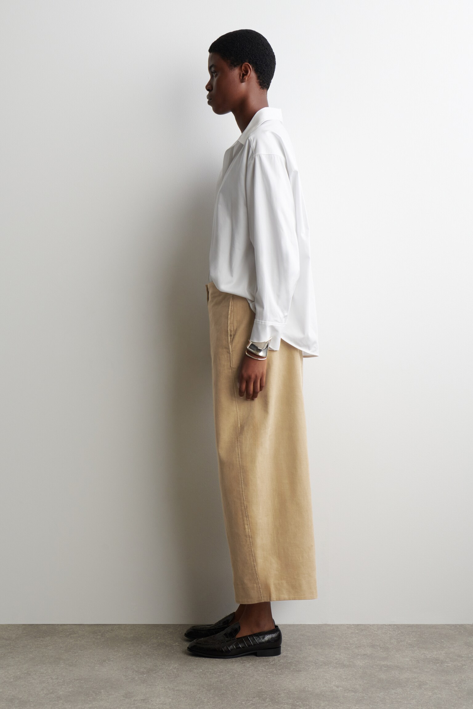 PANTALONES DE PANA BARREL FIT - BEIGE/AZUL MARINO - 6