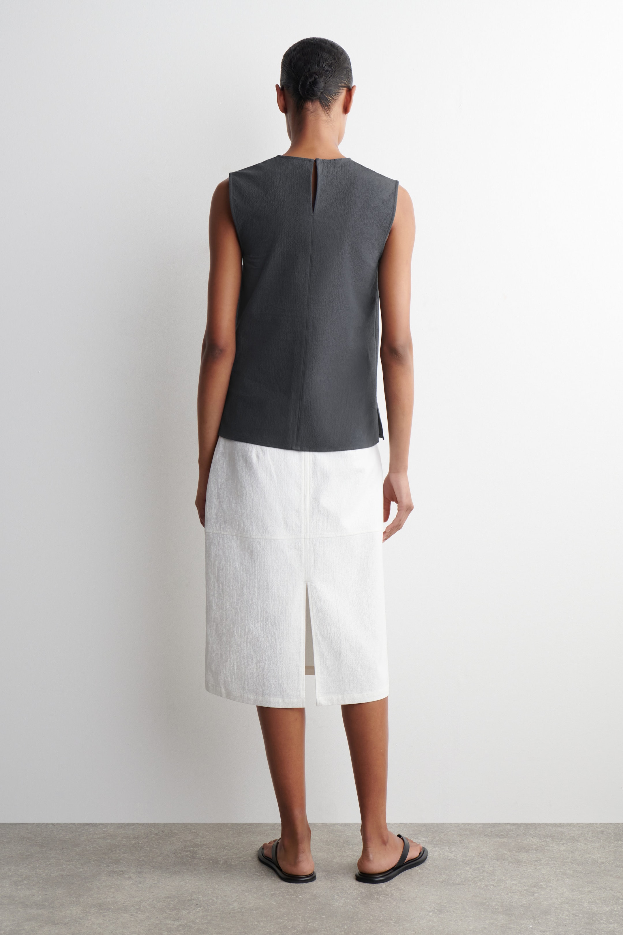 SLEEVELESS COTTON SEERSUCKER TOP