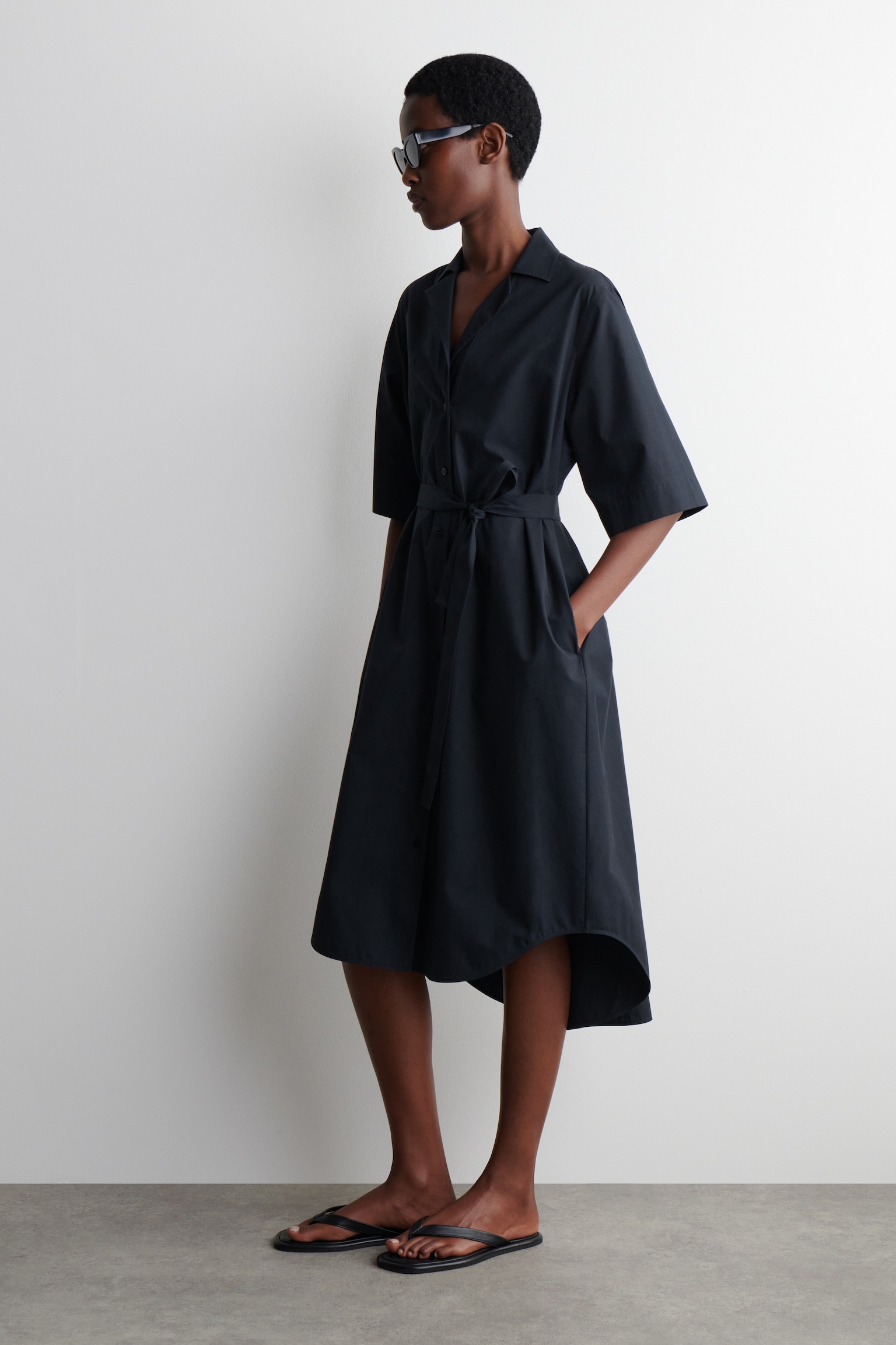 VESTIDO CAMISERO DE MANGA CORTA CON CINTURÓN - AZUL MARINO/BLANCO - 5
