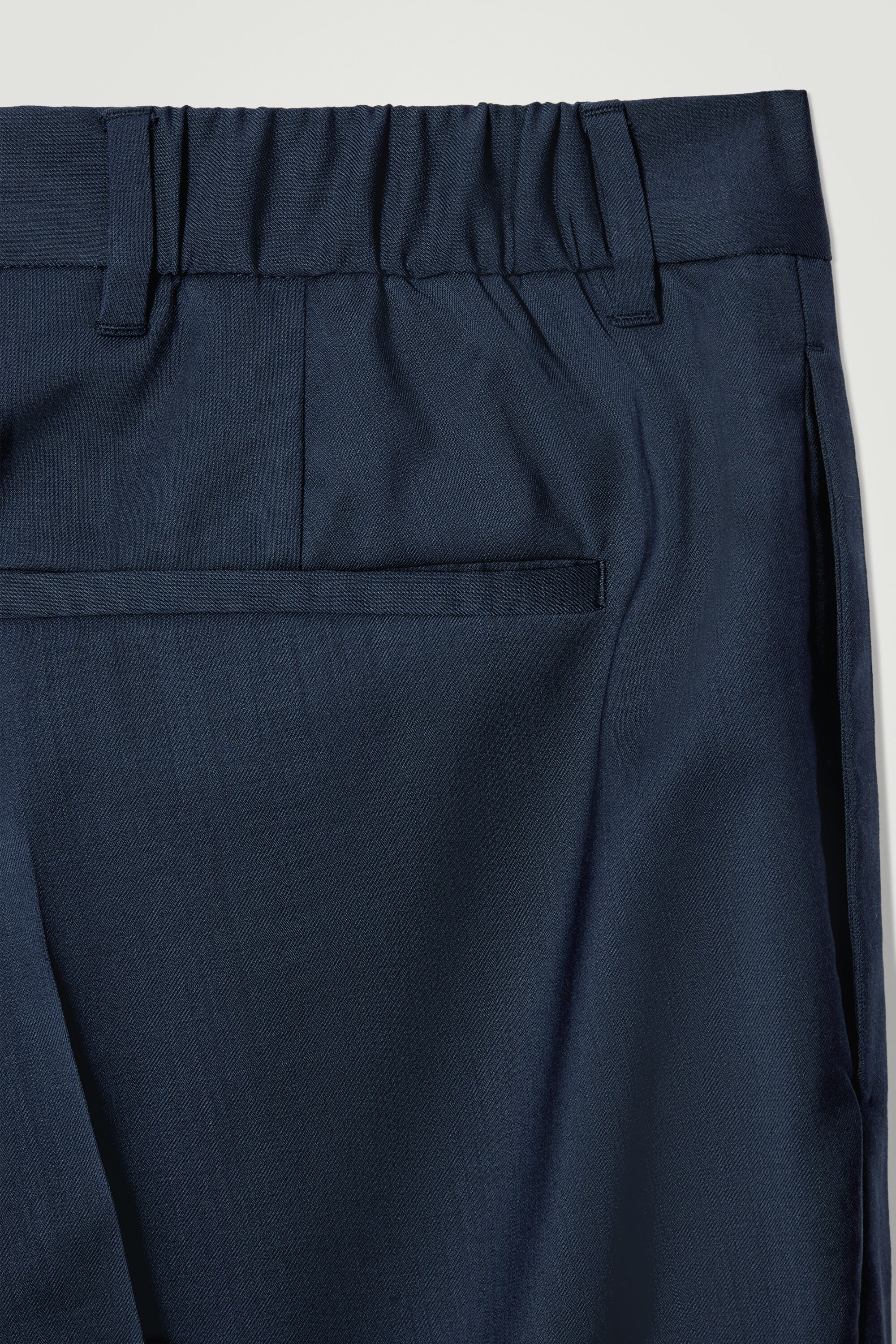WOOL STRAIGHT-LEG TROUSERS - NAVY | COS