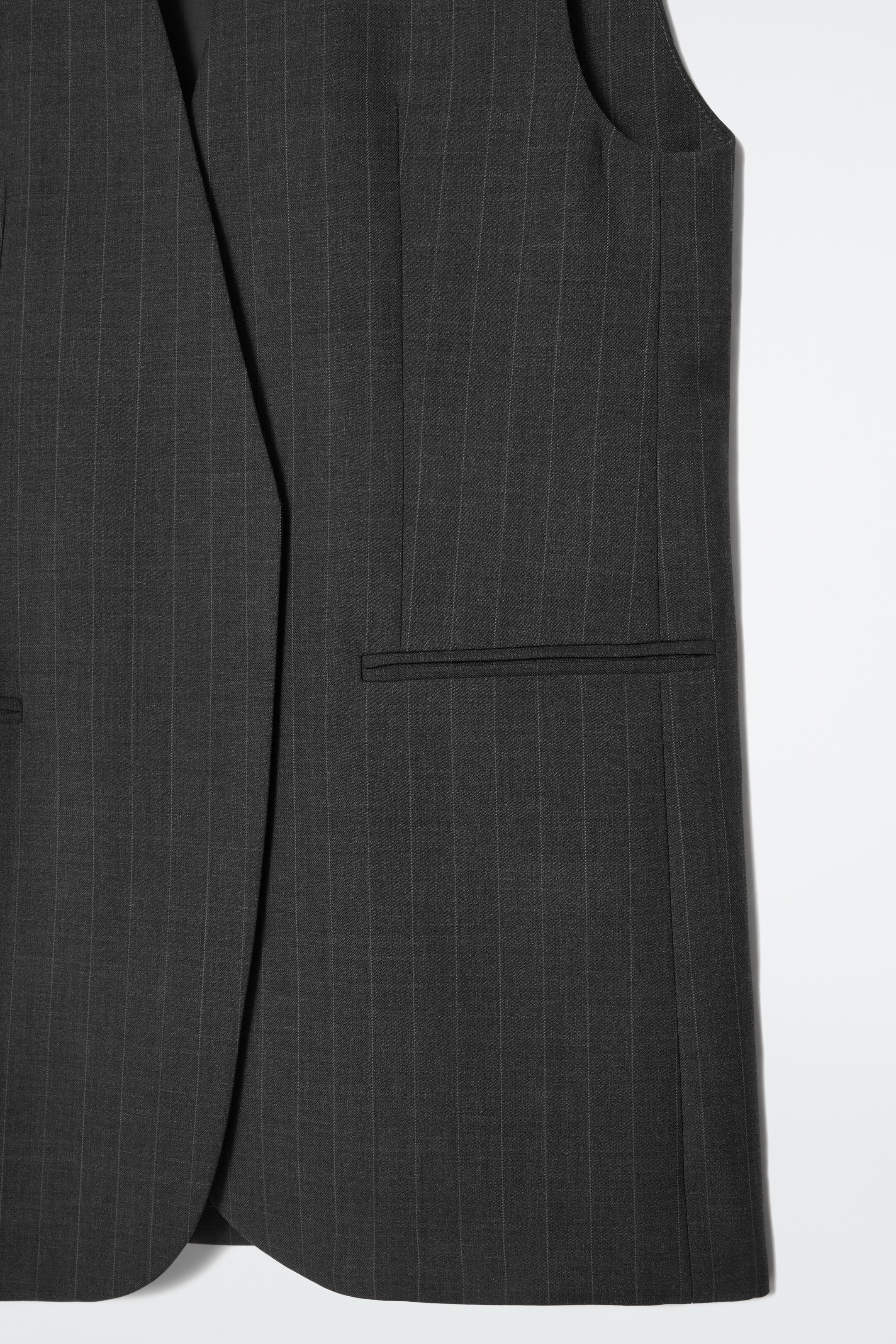 Ingrandisci l'immagine: PINSTRIPED WOOL WAISTCOAT - DARK GREY / PINSTRIPED - DONNA | H&M CH 2