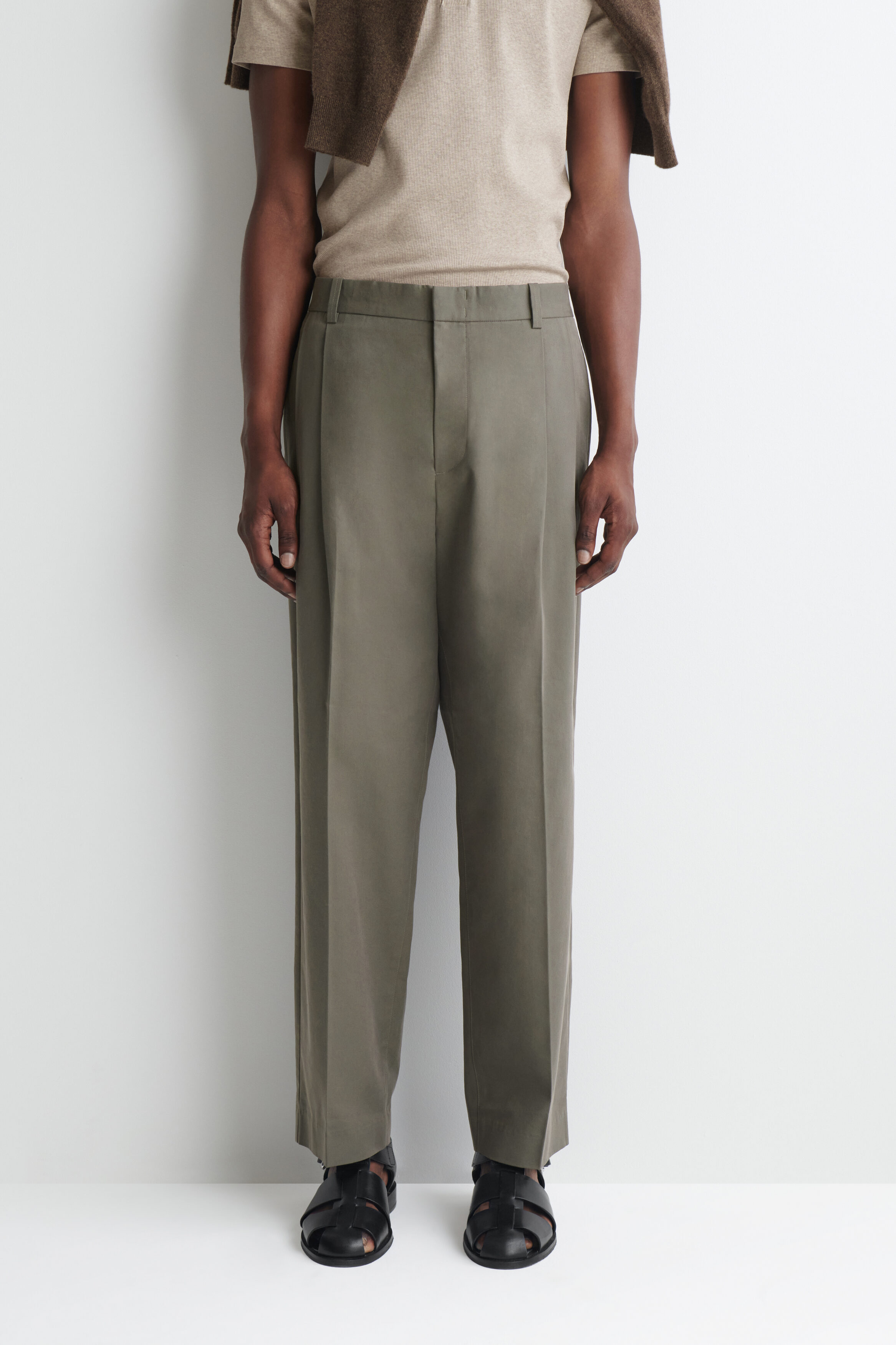 PLEATED RELAXED-FIT TAPERED PANTS - thumbnail 2