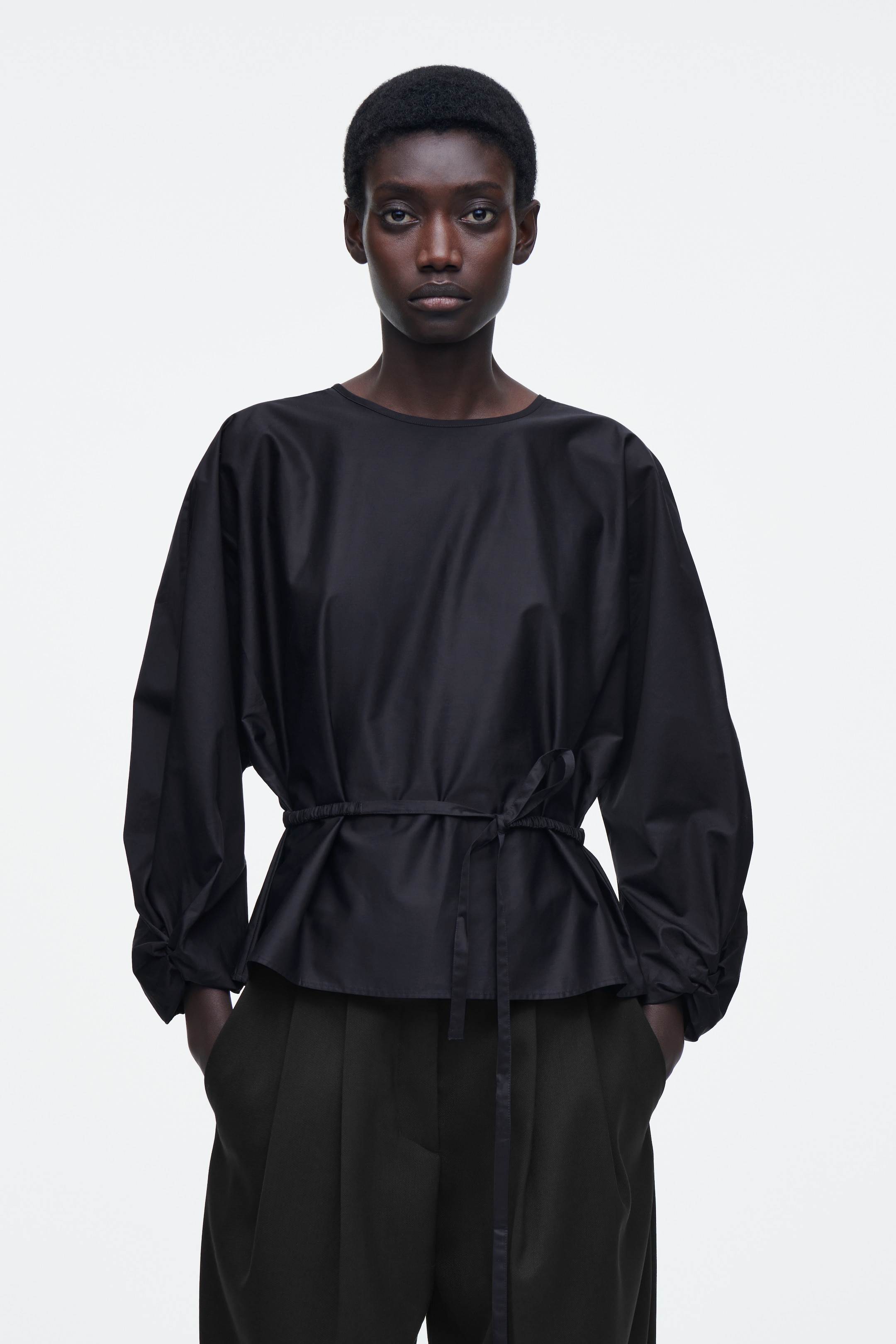 Nagyobb kép megtekintése: ZSINÓROS PEPLUM BLÚZ - Tengerészkék - NŐI | H&M HU 1
