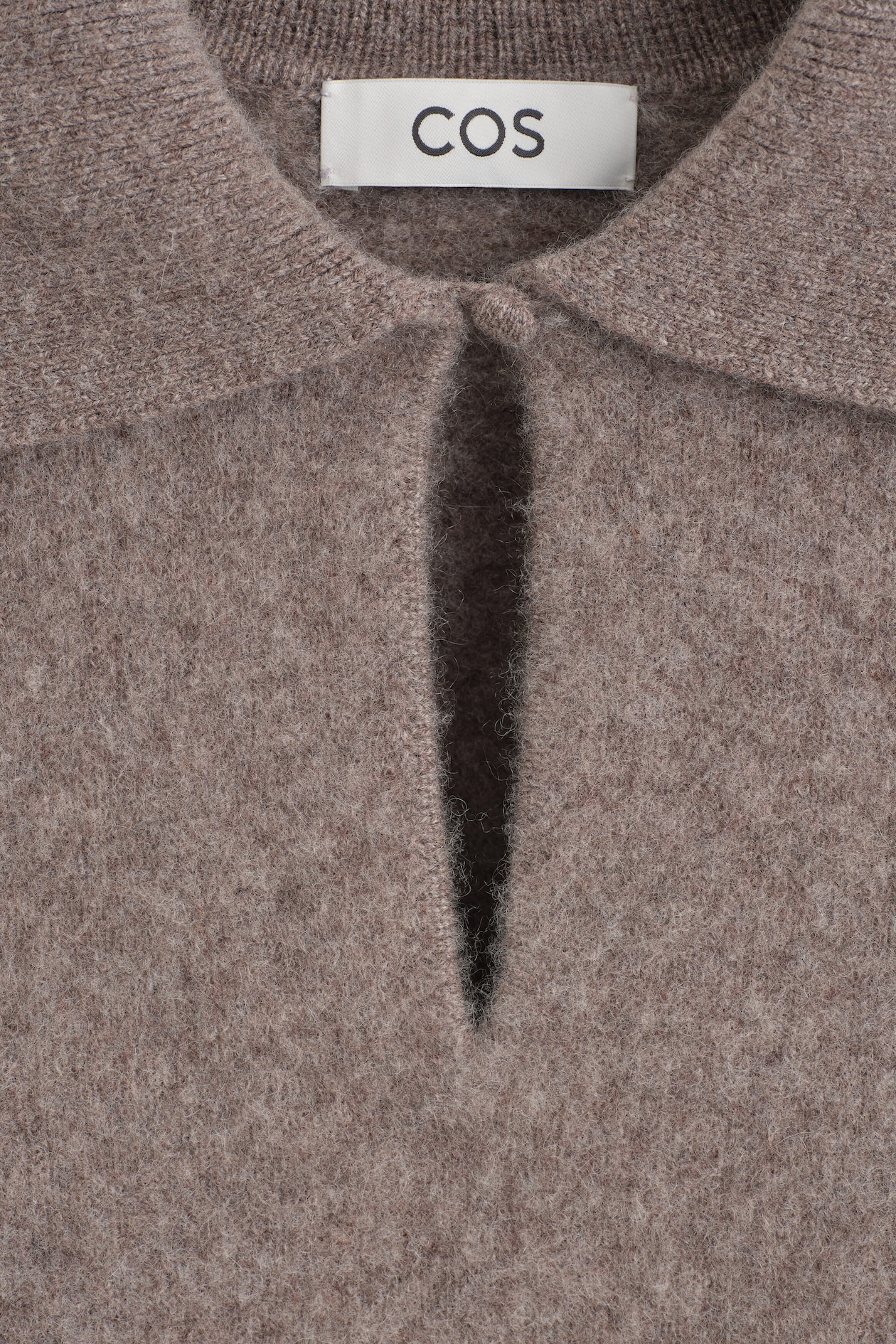 V-DETAIL PURE CASHMERE MOCK-NECK SWEATER — MOCHA