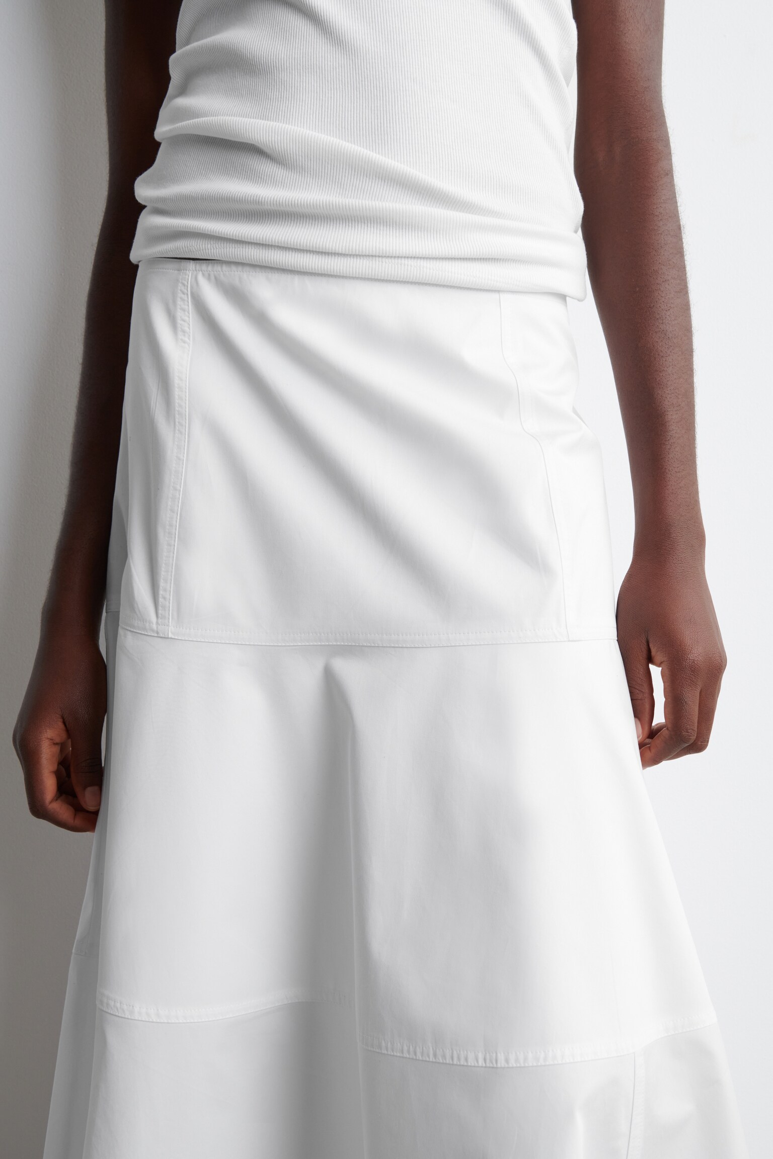 JUPE MIDI À PANNEAUX EN COTON - BLANC - 6