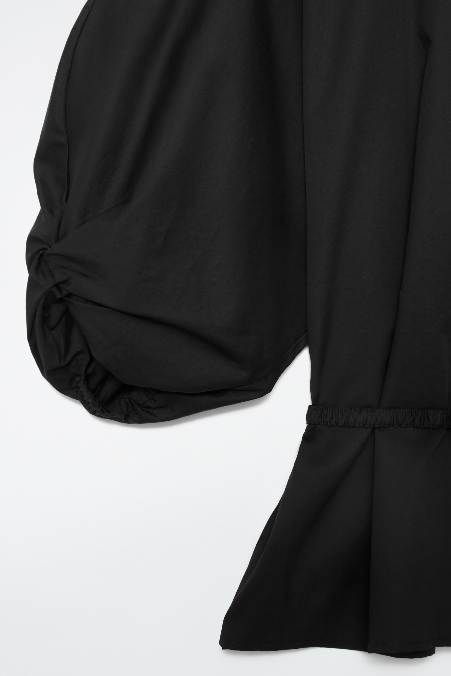 חולצת בלוז עם שרוולי נפח ומסגרת - שחור - 2