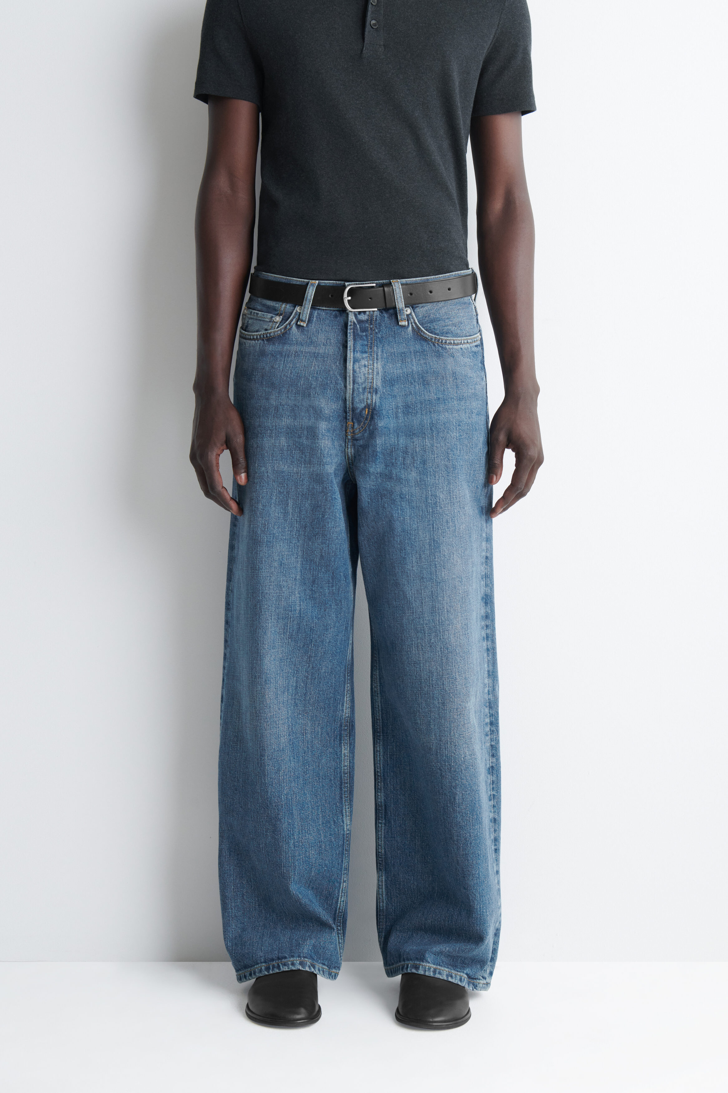 COS FOLD リラックスフィットワイドレッグジーンズ　ブルー FOLD LOOSE-FIT WIDE-LEG JEANS - BLUE | COS