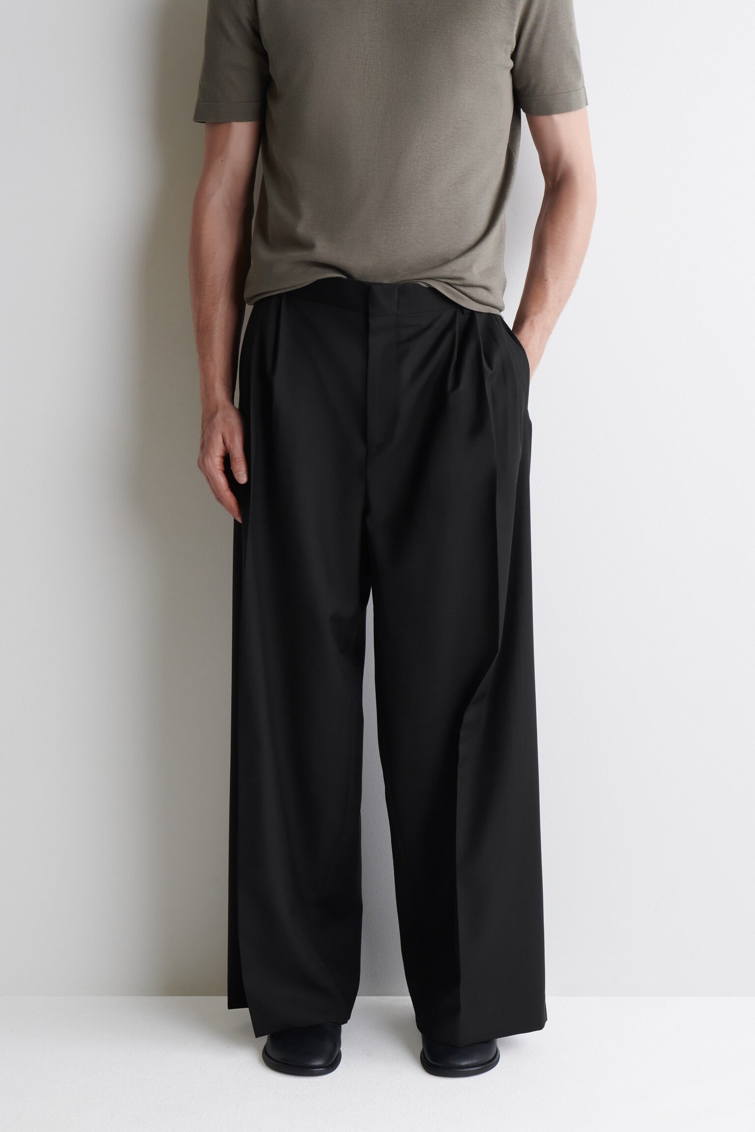 PLEATED WOOL WIDE-LEG TROUSERS - NEGRU - 7