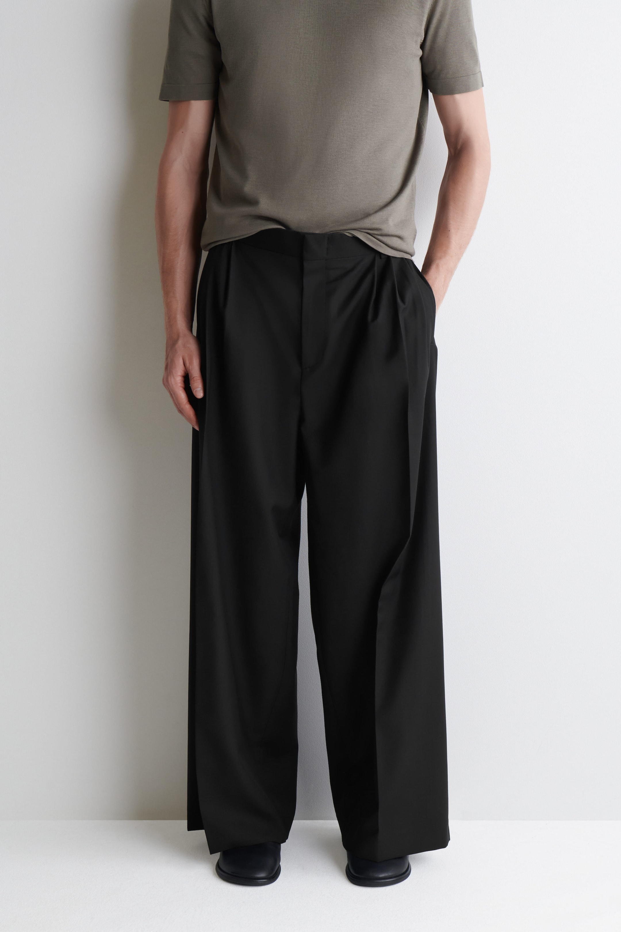 WIDE-LEG PLEATED WOOL TROUSERS - RELAXED