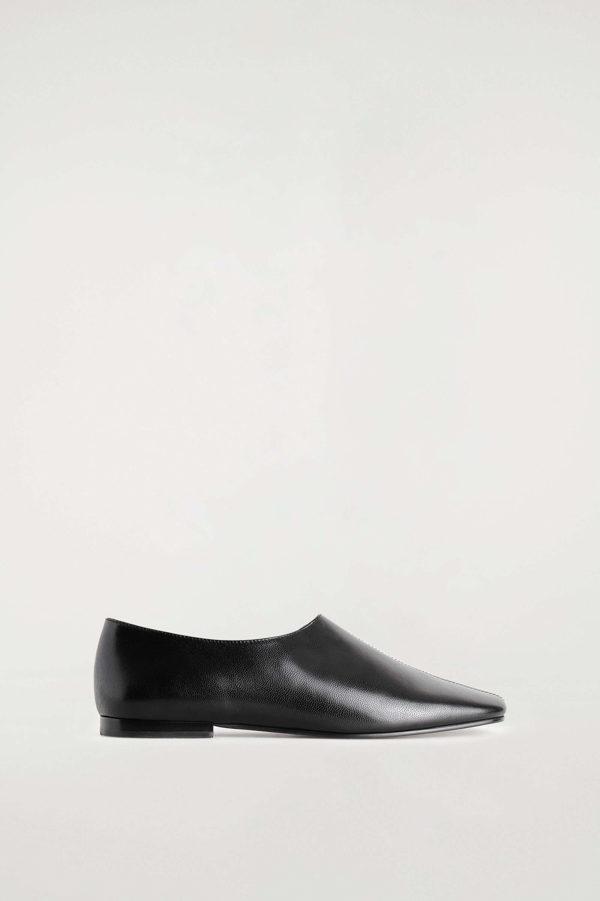 SQUARE-TOE LEATHER FLATS
