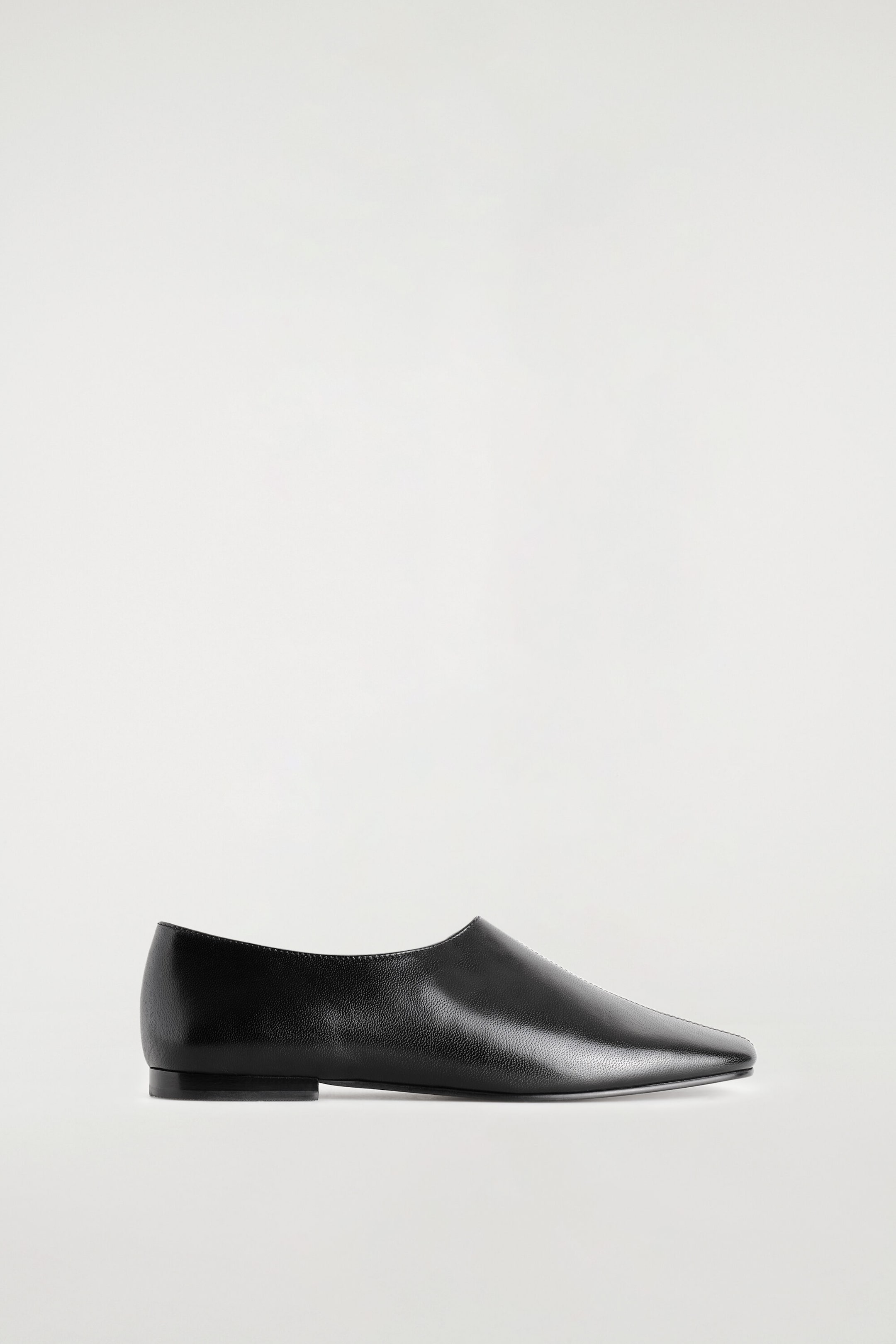 SQUARE-TOE LEATHER FLATS