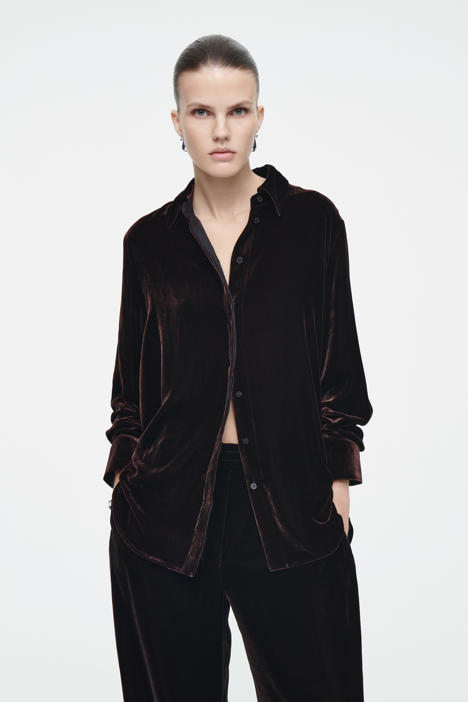 RELAXED SILK-BLEND VELVET SHIRT - MAHOGANY