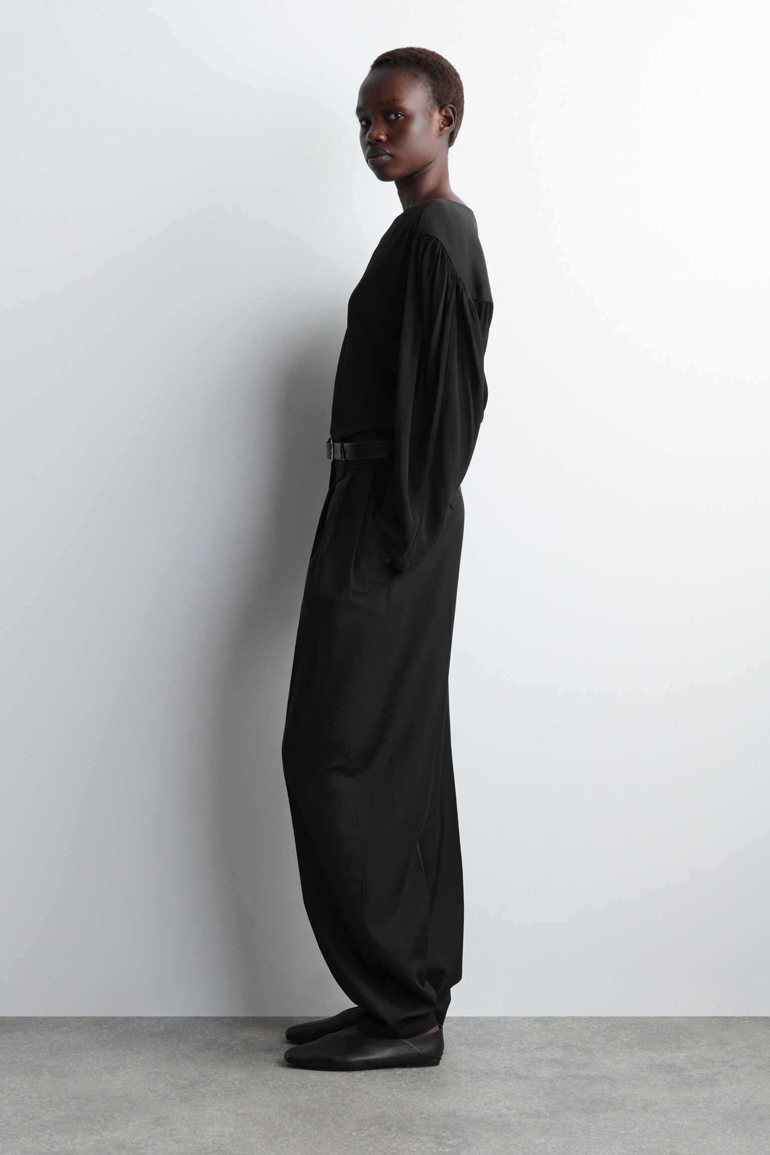 VOLUMINOUS CONTRAST-PANEL BLOUSE - SCHWARZ - 5