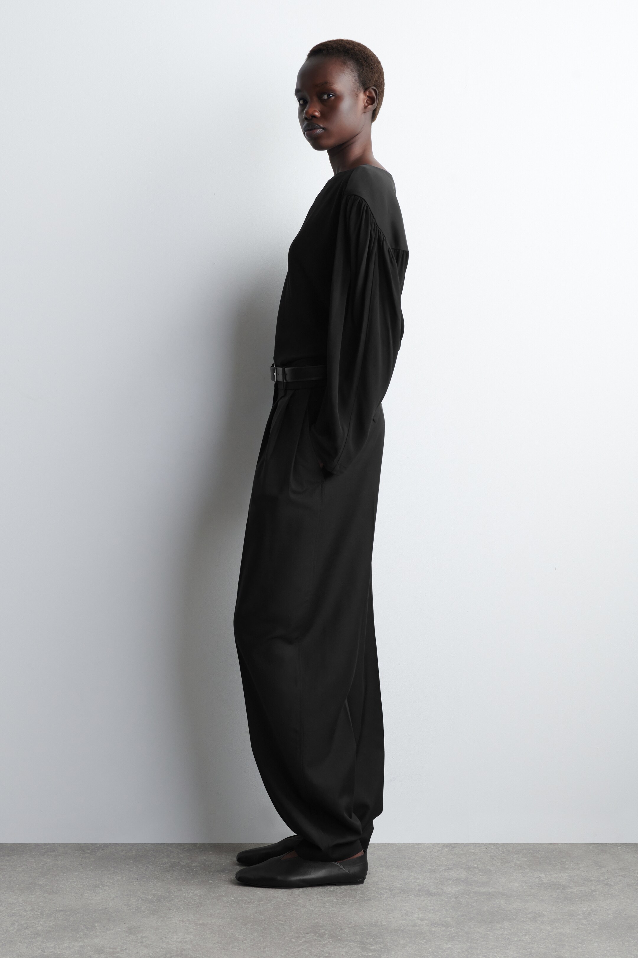 Grotere afbeelding bekijken: VOLUMINOUS CONTRAST-PANEL BLOUSE - ZWART - DAMES | H&M BE 3