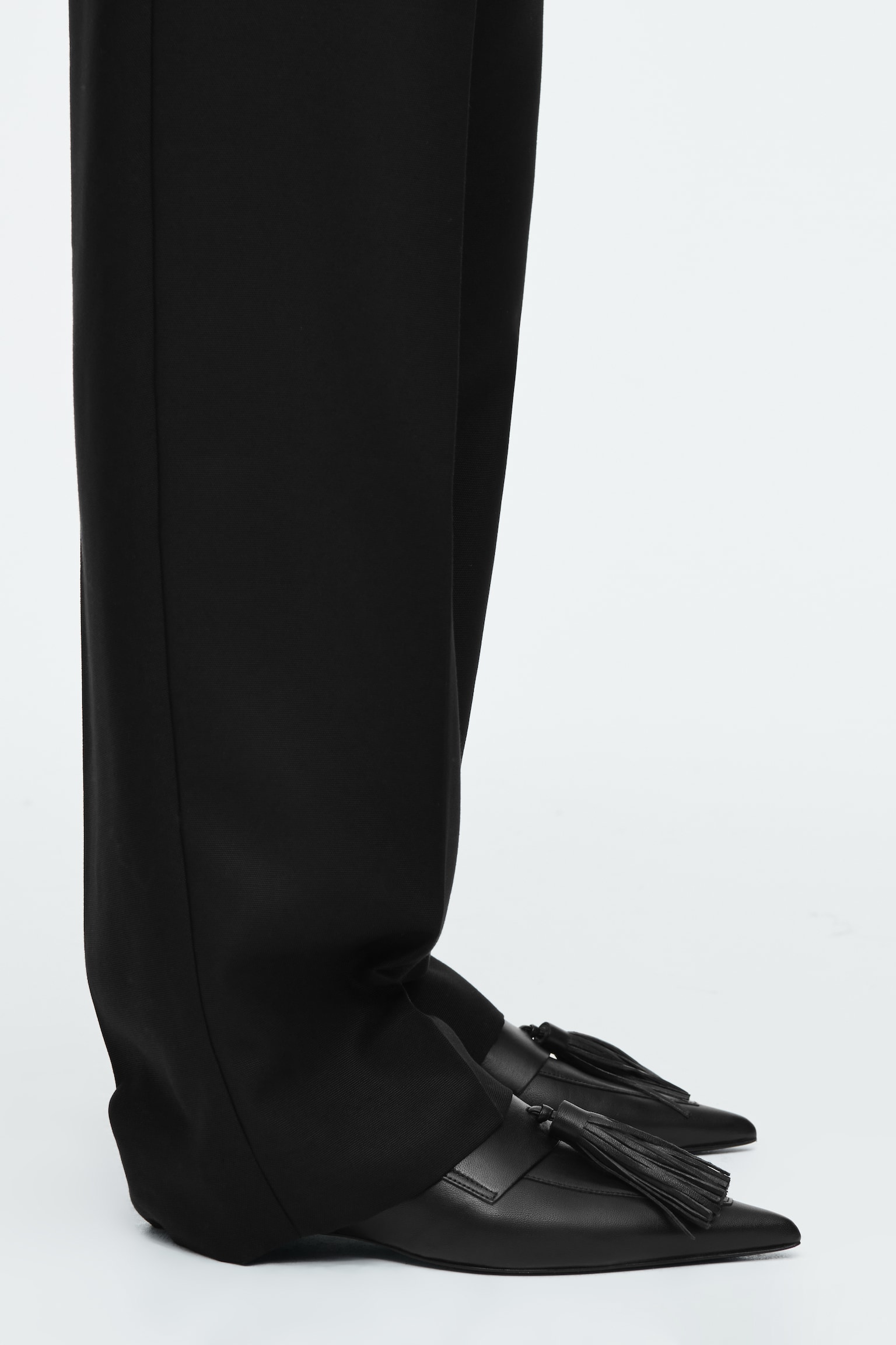 MOCASSINS À PETIT TALON ET HOUPPES EN CUIR - NOIR - 5