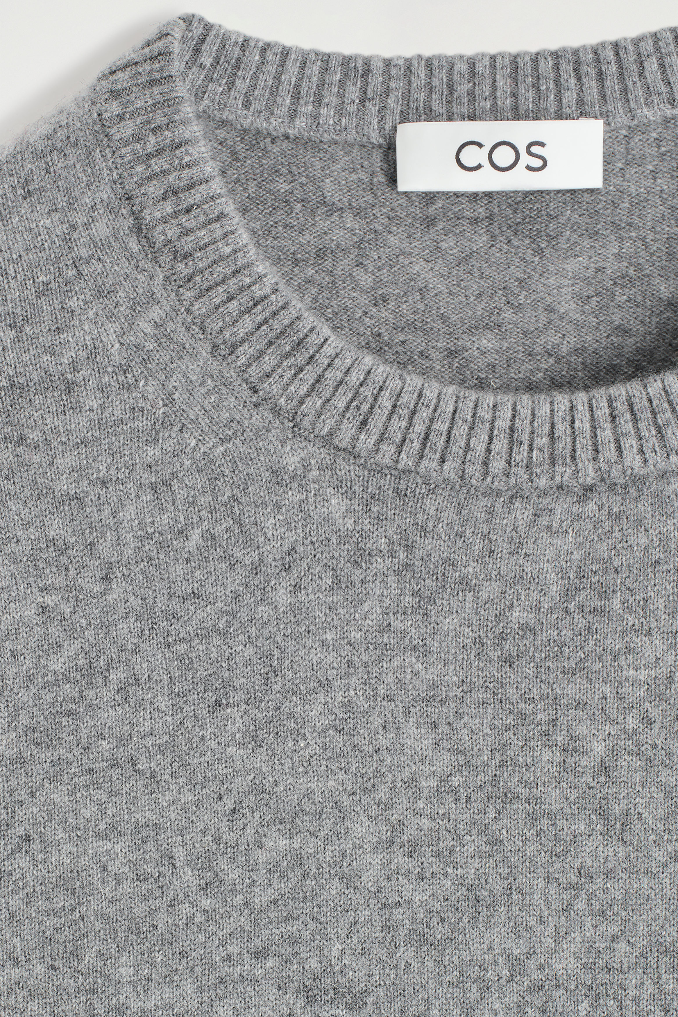 SEAMLESS CASHMERE CREW-NECK SWEATER - GRAY | COS US
