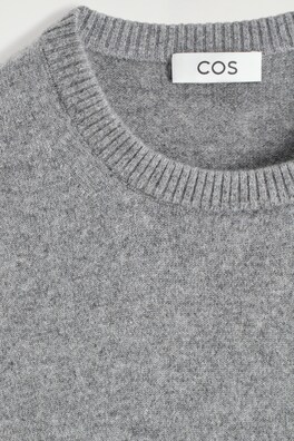 SEAMLESS PURE CASHMERE CREW-NECK SWEATER — GRAY 1