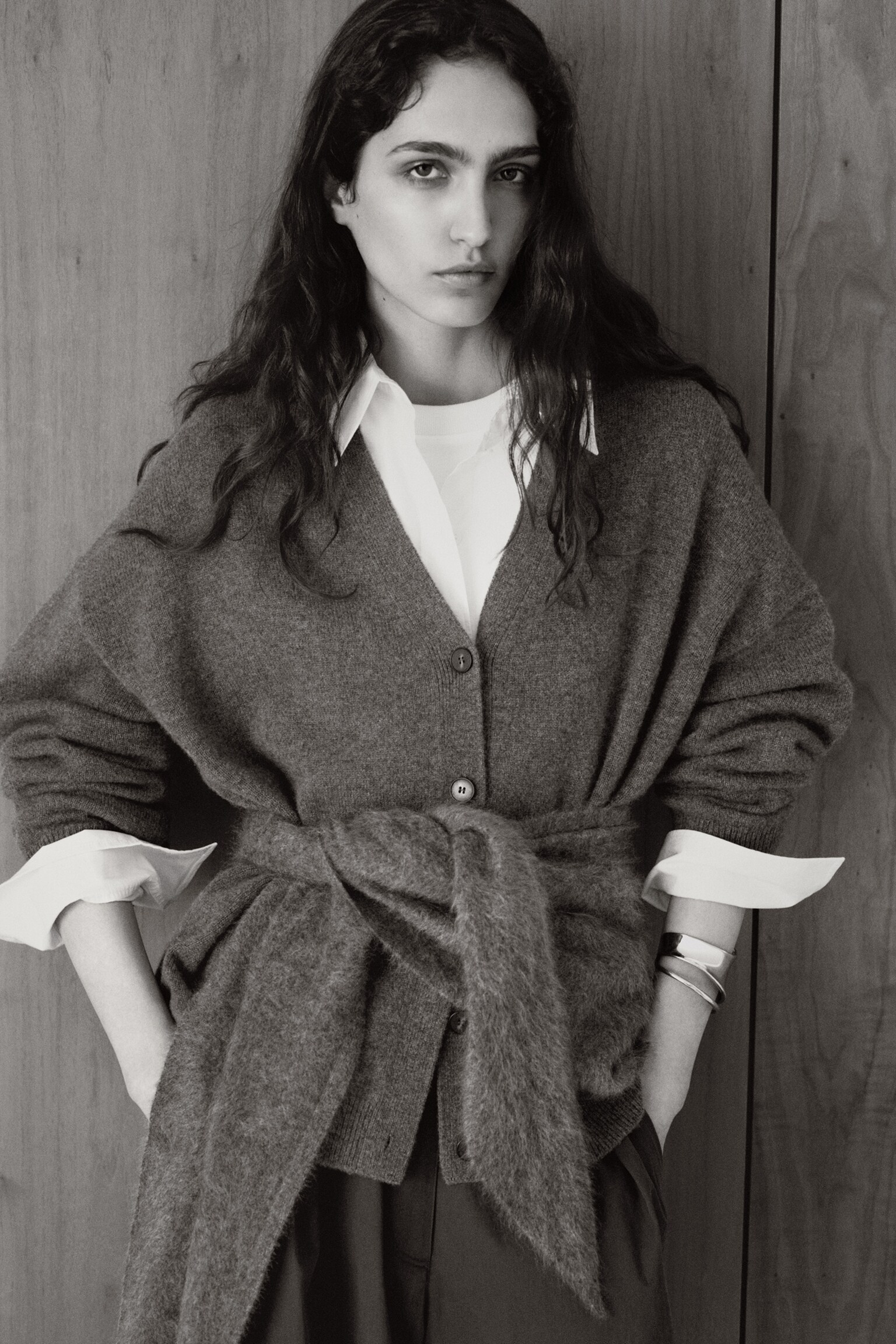 BRUSHED-CASHMERE TRIANGLE SCARF - DARK GREY - 8