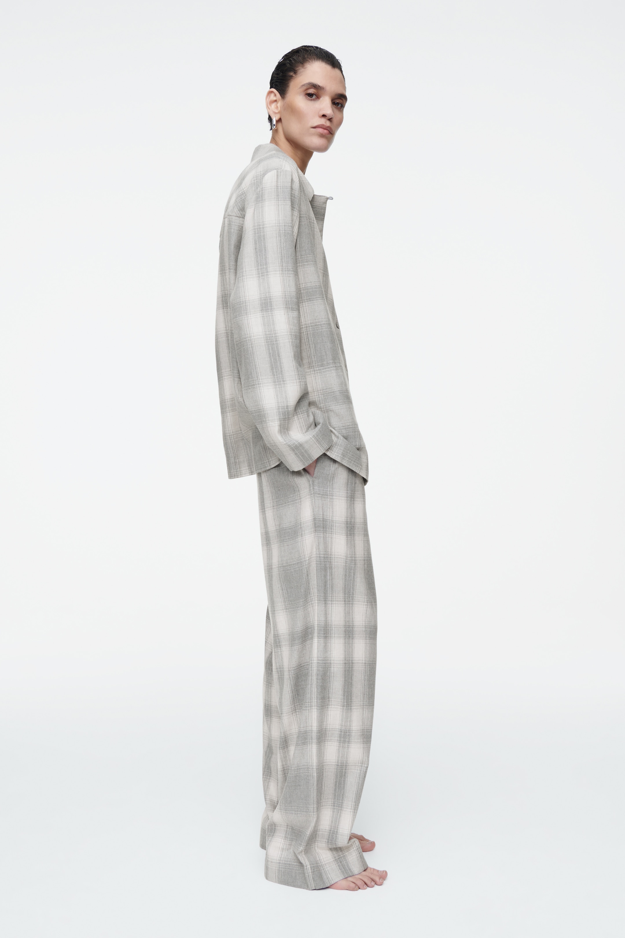 Grösseres Bild ansehen: KARIERTE PYJAMAHOSE AUS FLANELL - GRAU/KARIERT - DAMEN | H&M CH 2