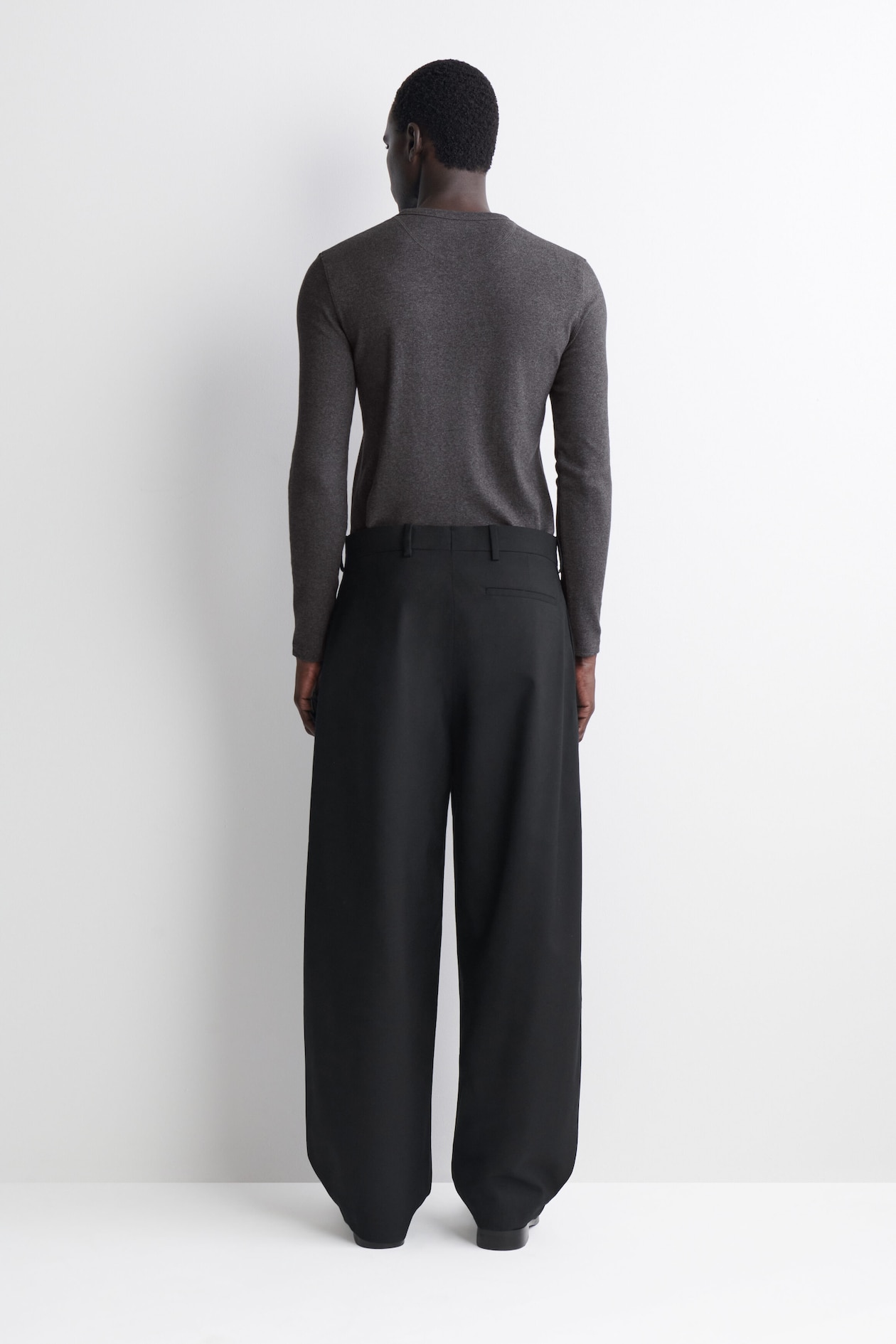 SLIM RIBBED COTTON LONG-SLEEVED HENLEY T-SHIRT — CHARCOAL MÉLANGE