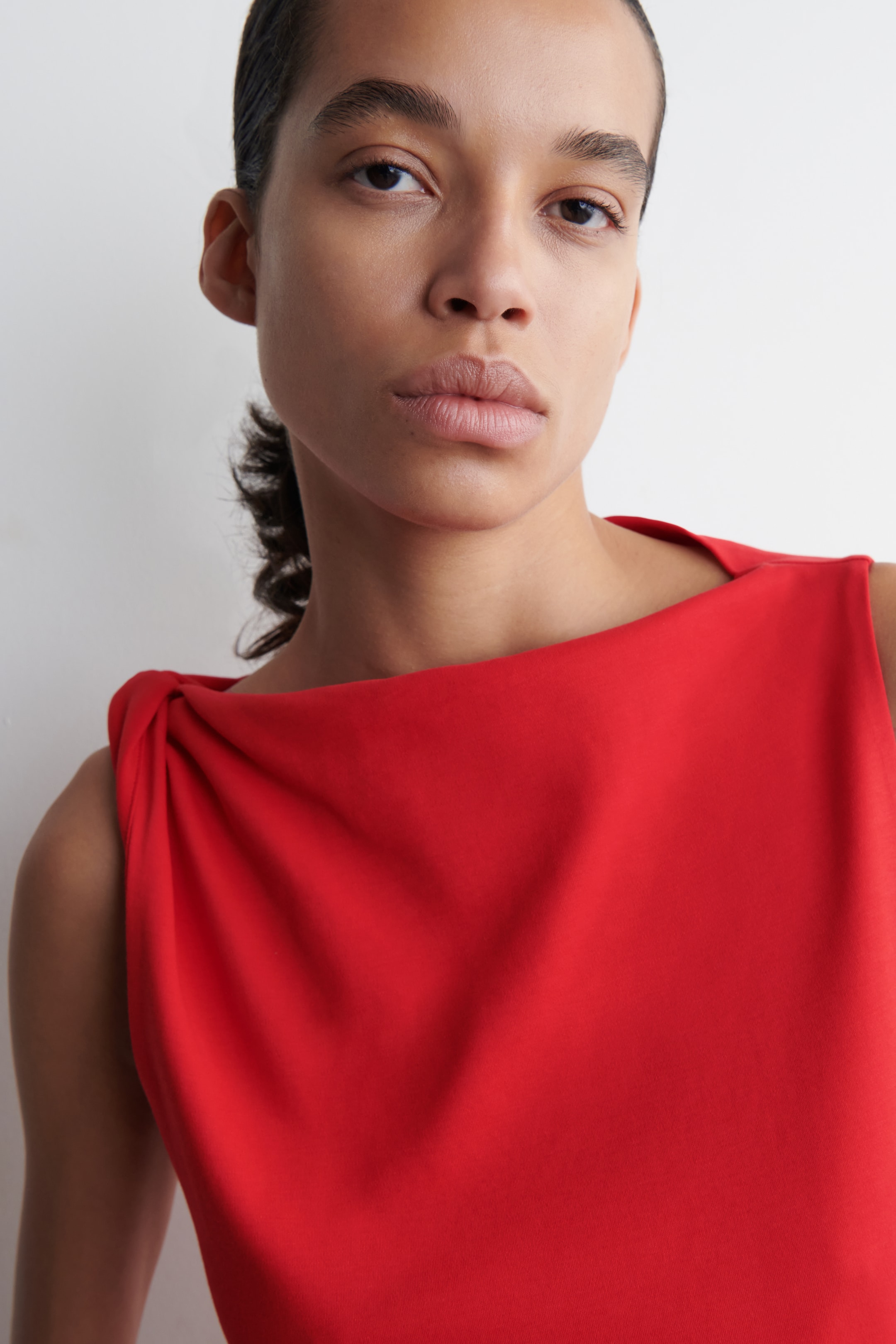 Visualizza immagine più grande: TOP IN COTONE CON DETTAGLIO RITORTO - ROSSO - DONNA | H&M IT 4