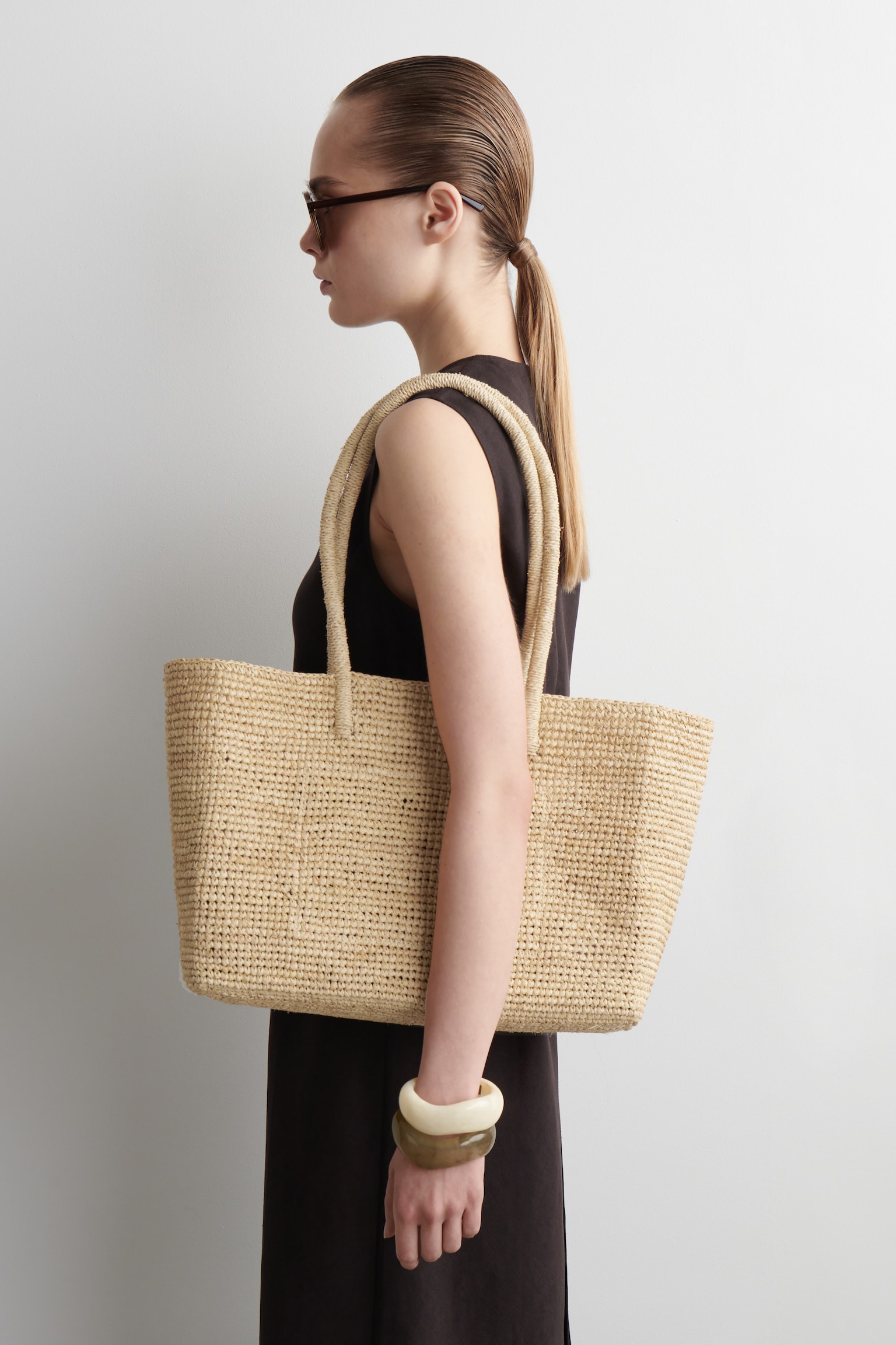HAND-WOVEN TOTE BAG - RAFFIA - BEIGE