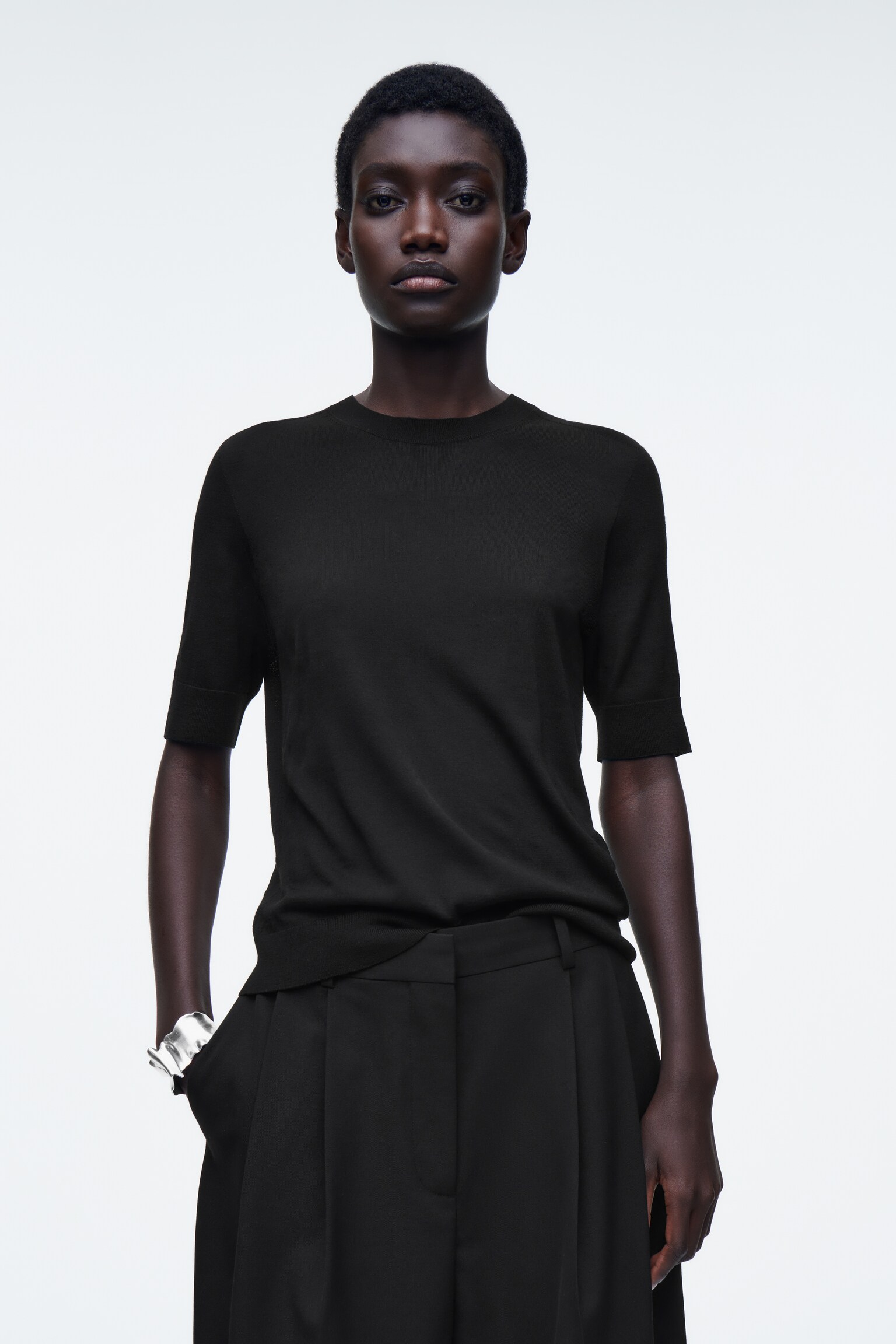 SLIM MERINO WOOL SEAMLESS T-SHIRT - BLACK/BLUE