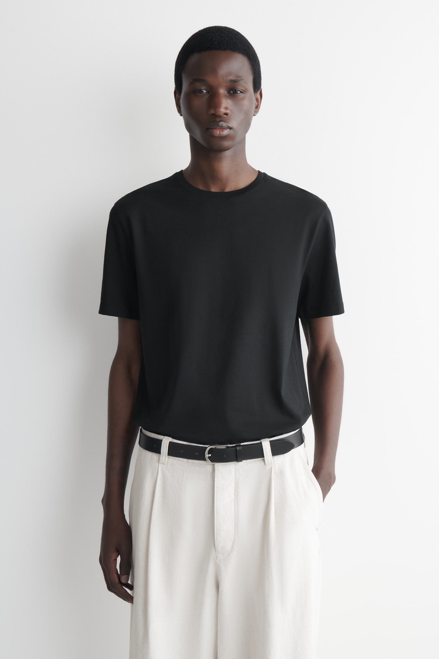 T-SHIRT I BOMULD MED CREWNECK - SORT/HVID/MARINEBLÅ - 1