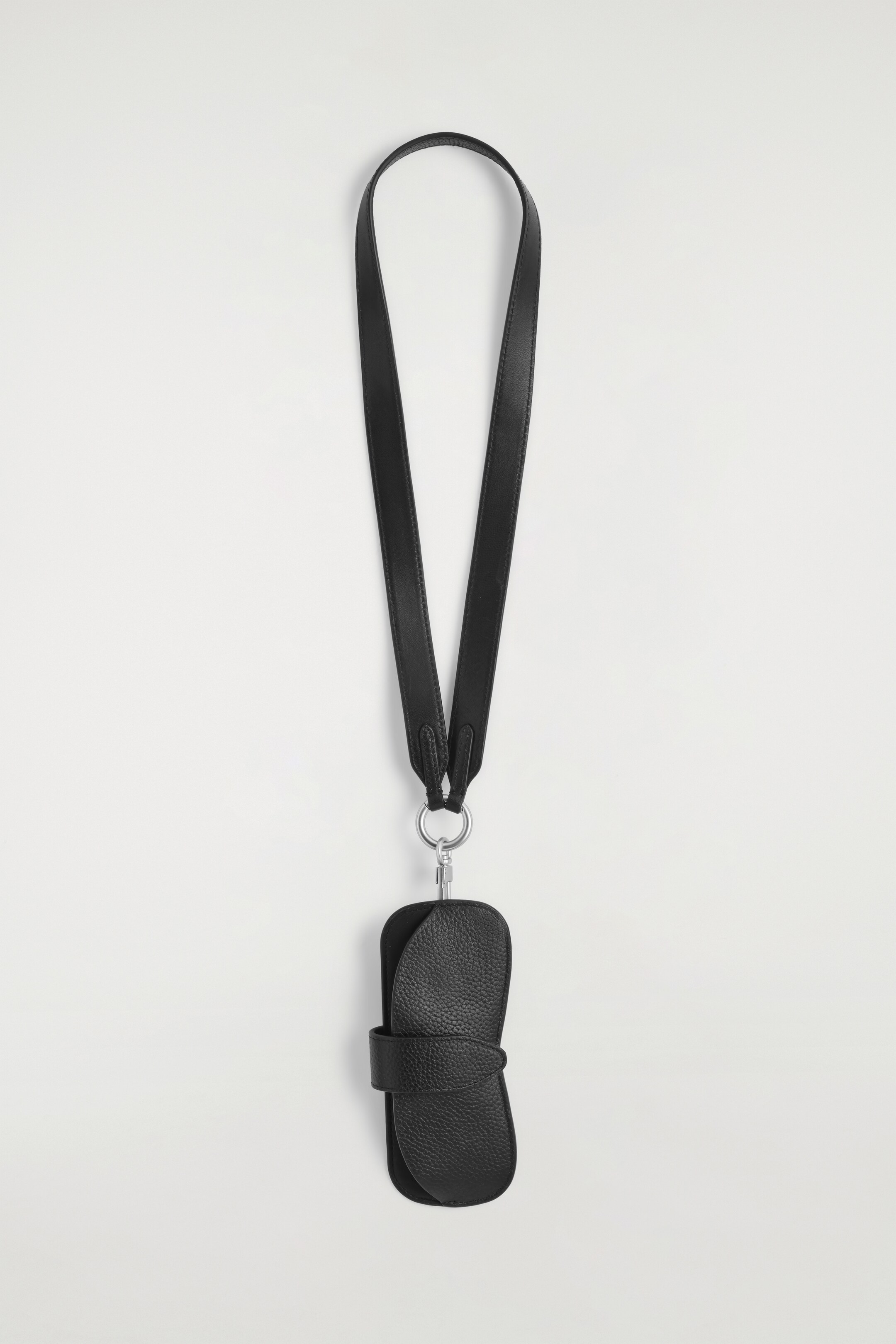 Agrandir l'image: ÉTUI À LUNETTES DE SOLEIL EN CUIR À CORDON - NOIR - HOMME | H&M CH 2