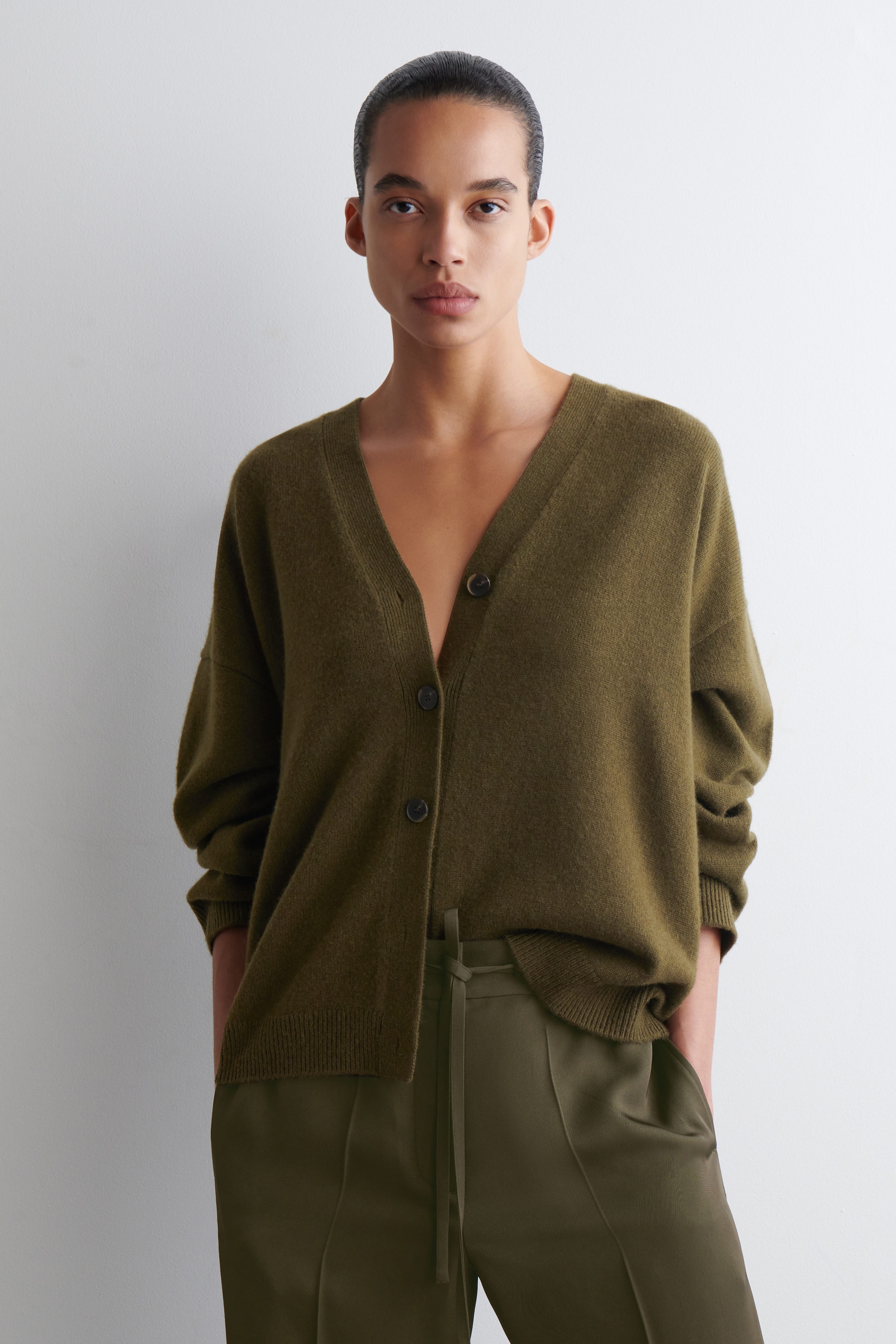 CASHMERE V-NECK CARDIGAN