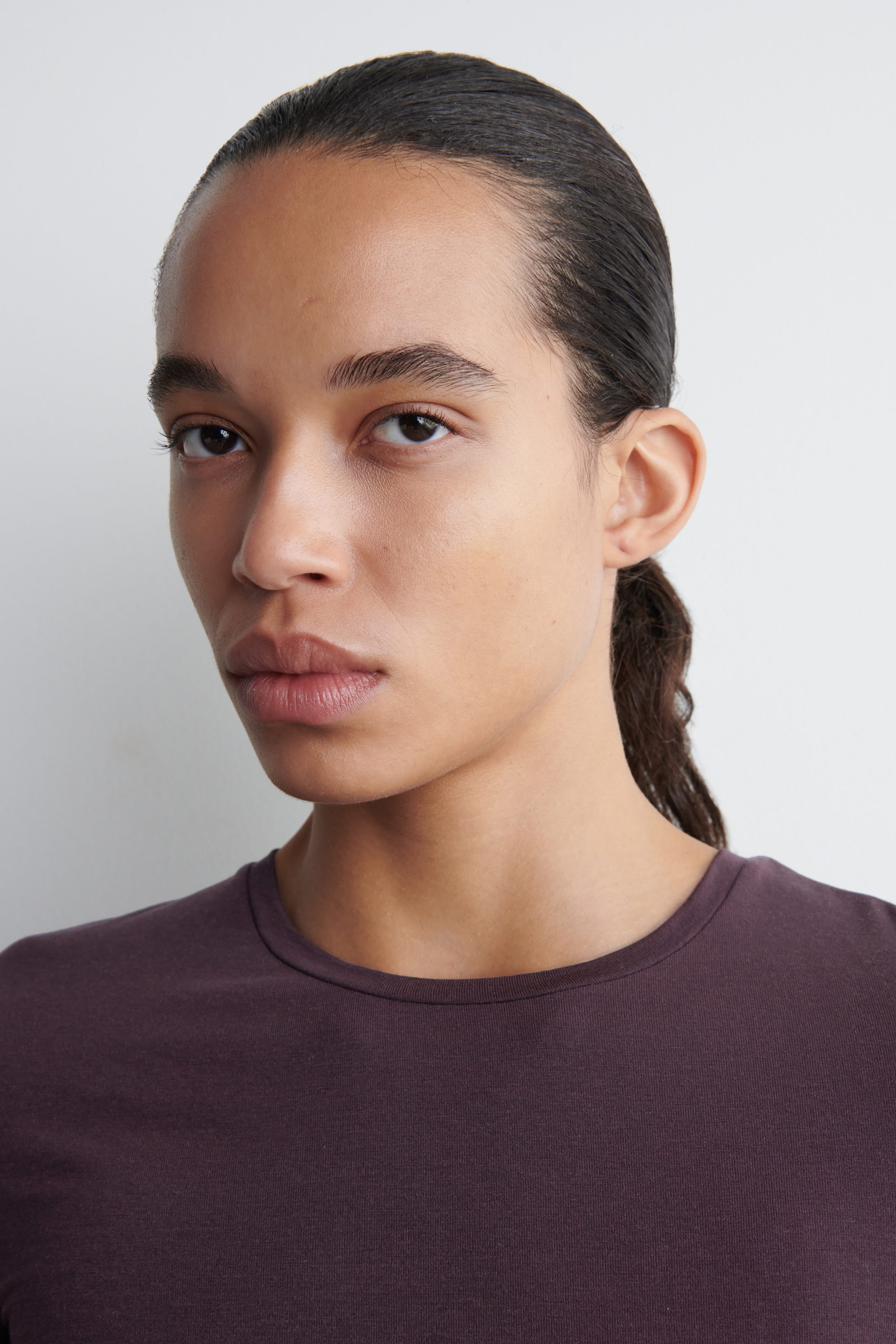 SLIM LIGHTWEIGHT T-SHIRT